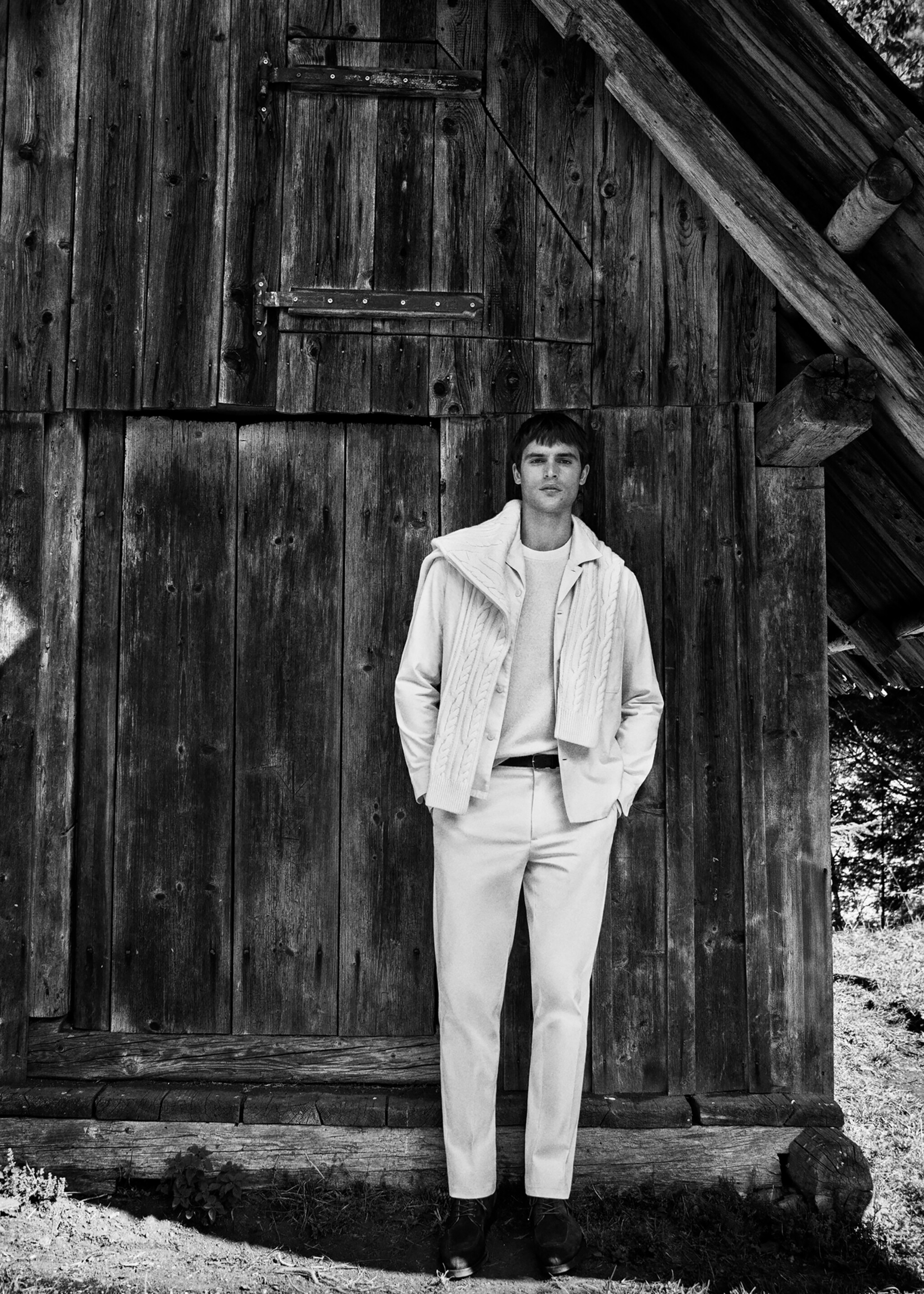 Regular fit pleated cotton trousers - Details of the article 5, Ivory White. Ref: 17068266-00.