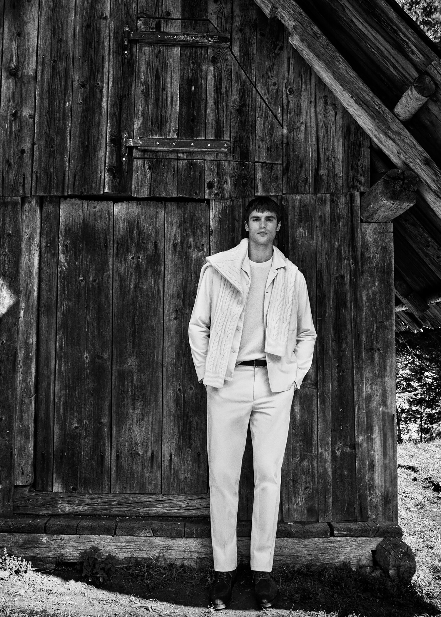 Regular fit pleated cotton trousers - Details of the article 5