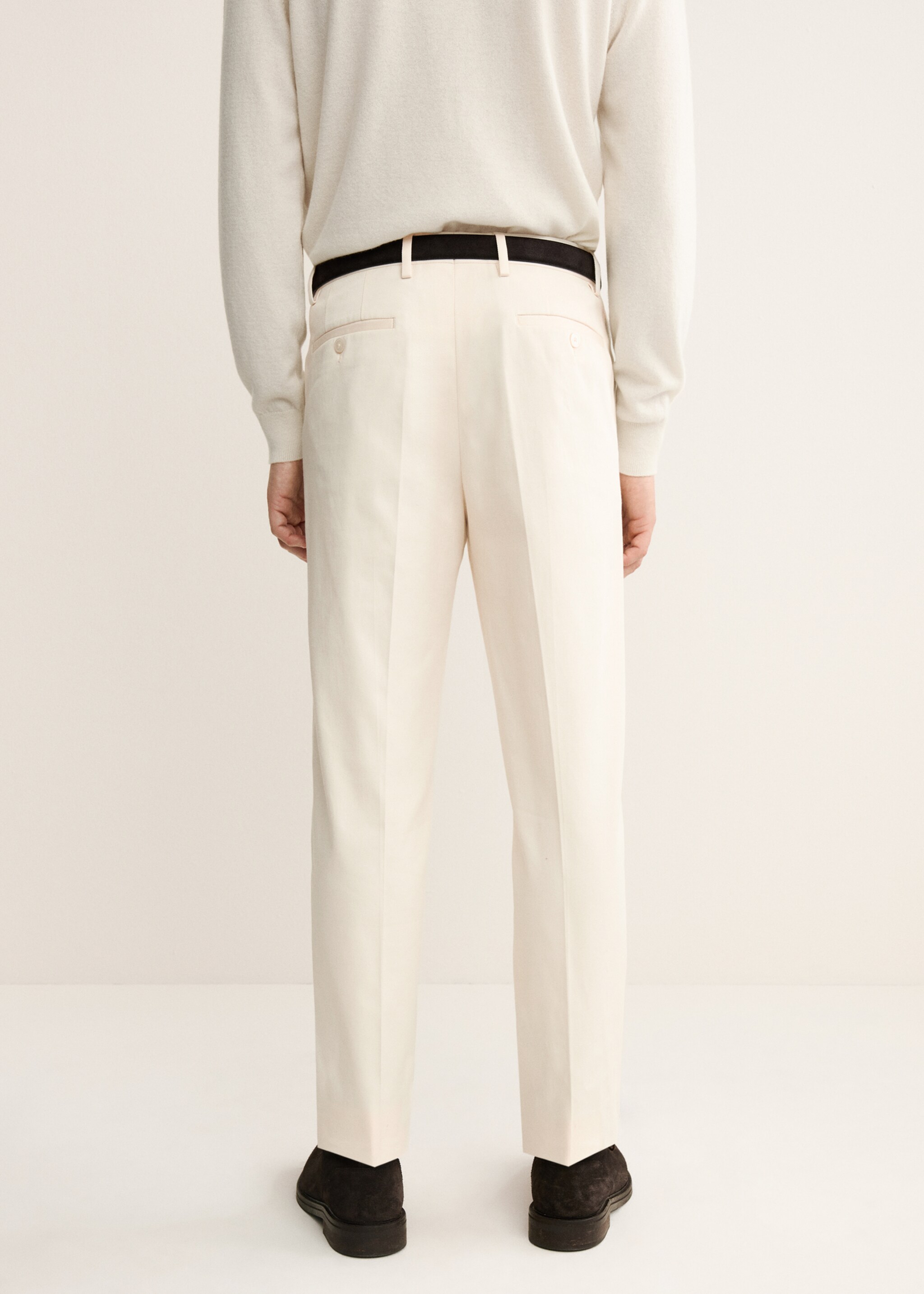 Regular fit pleated cotton trousers - Reverse of the article, Ivory White. Ref: 17068266-00.