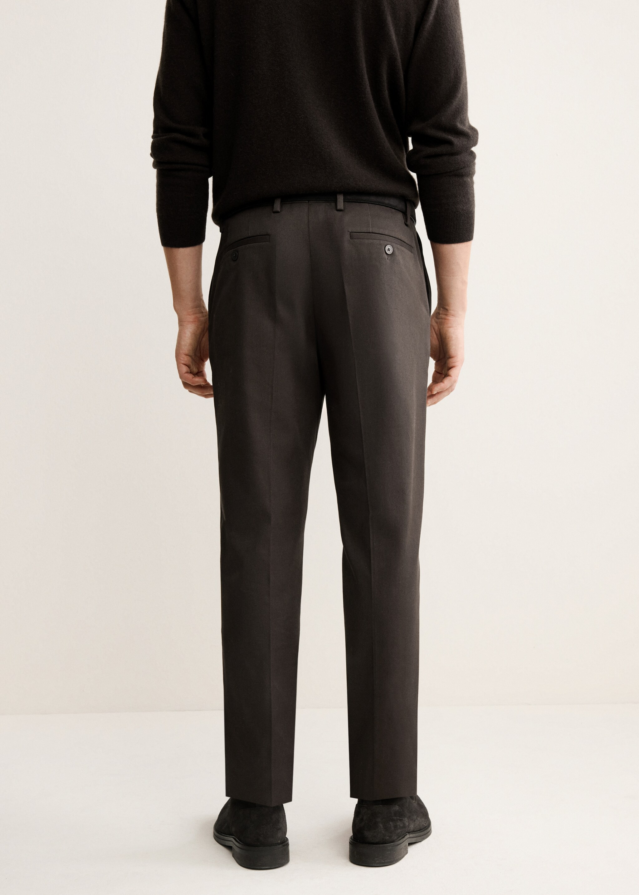 Regular fit pleated cotton trousers - Reverse of the article, Chocolate. Ref: 17068266-00.