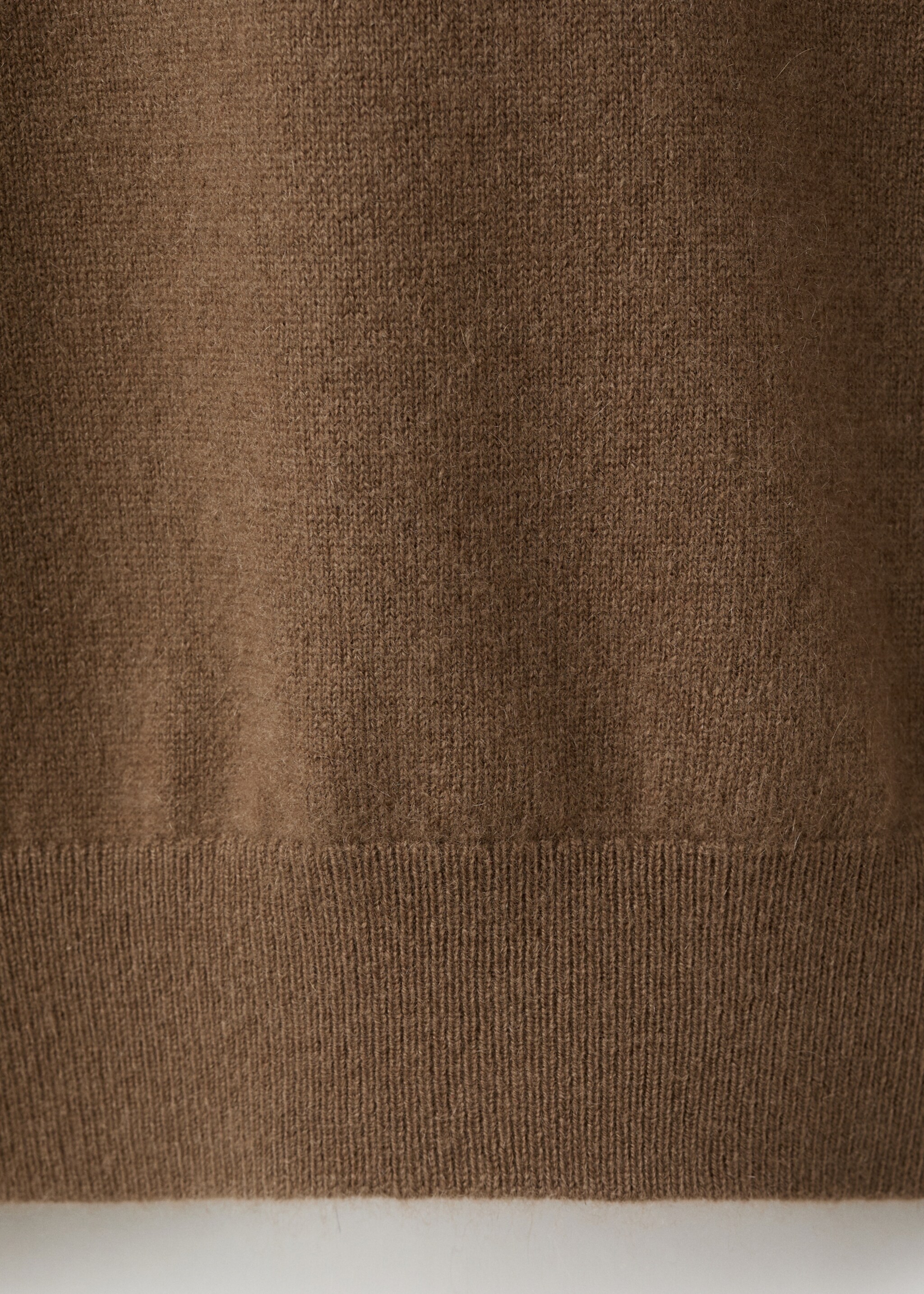 Camisola de 100% caxemira regular fit - Pormenor do artigo 0, Castanho-médio. Ref: 17068276-00.
