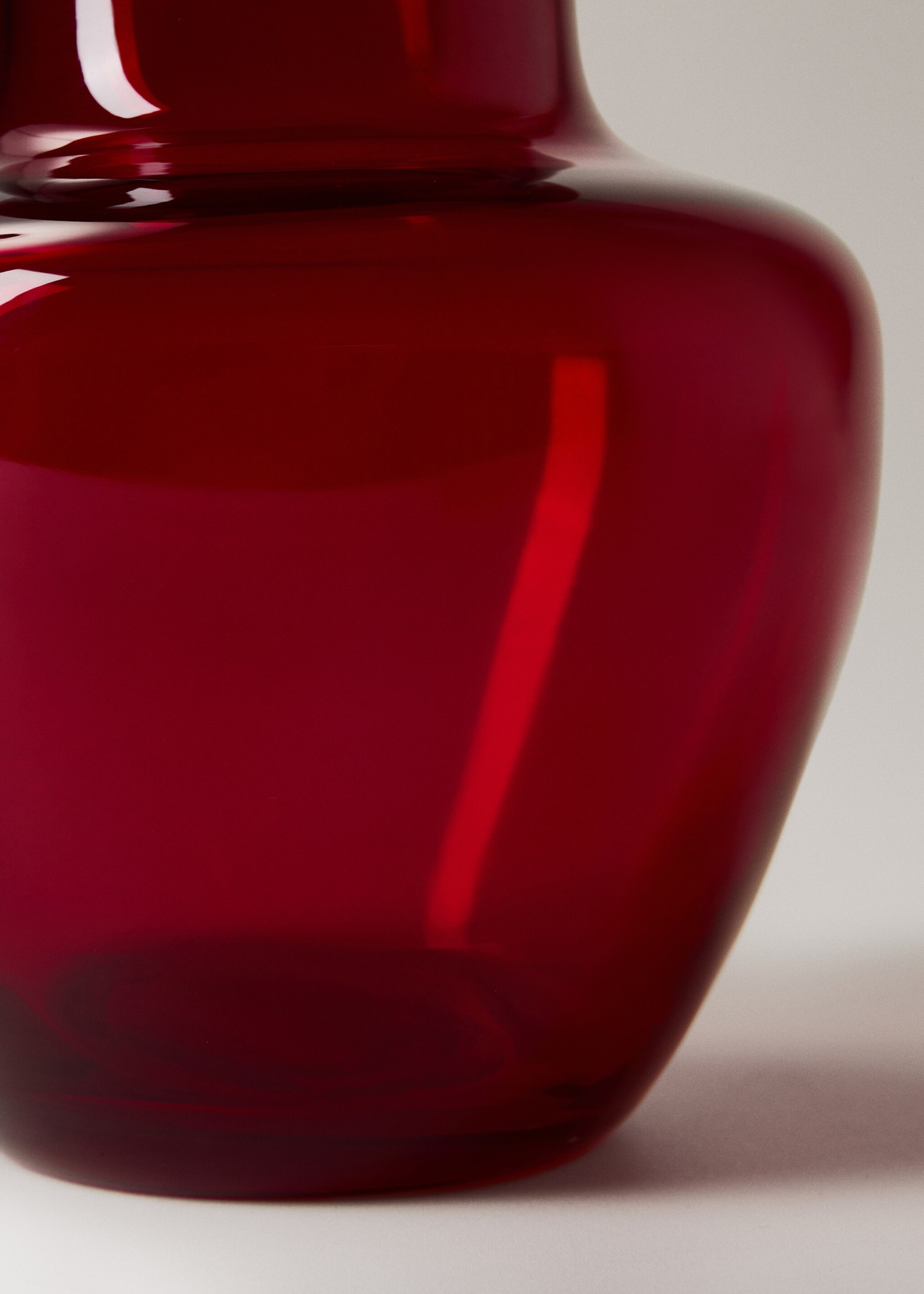 Low glass vase - Details of the article 2, Red. Ref: 17068281-00.