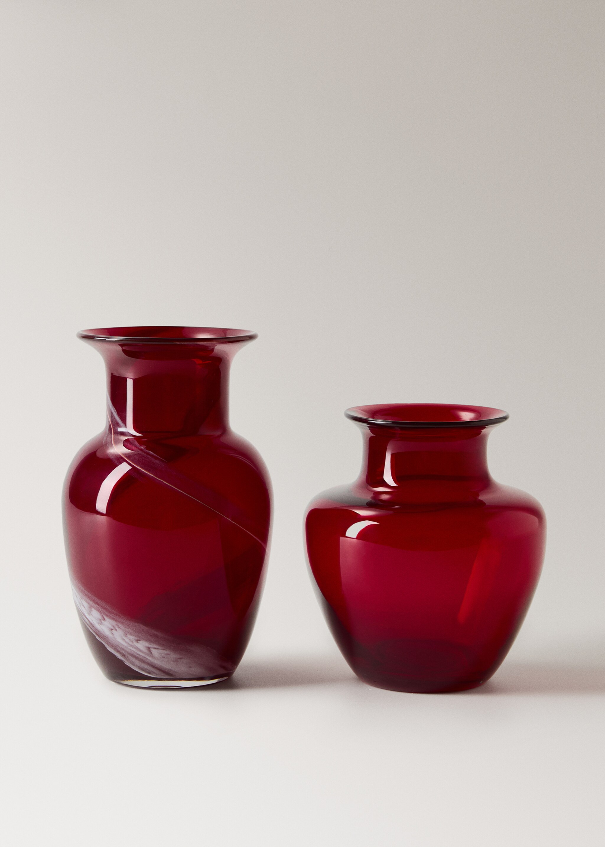 Low glass vase - Details of the article 3, Red. Ref: 17068281-00.