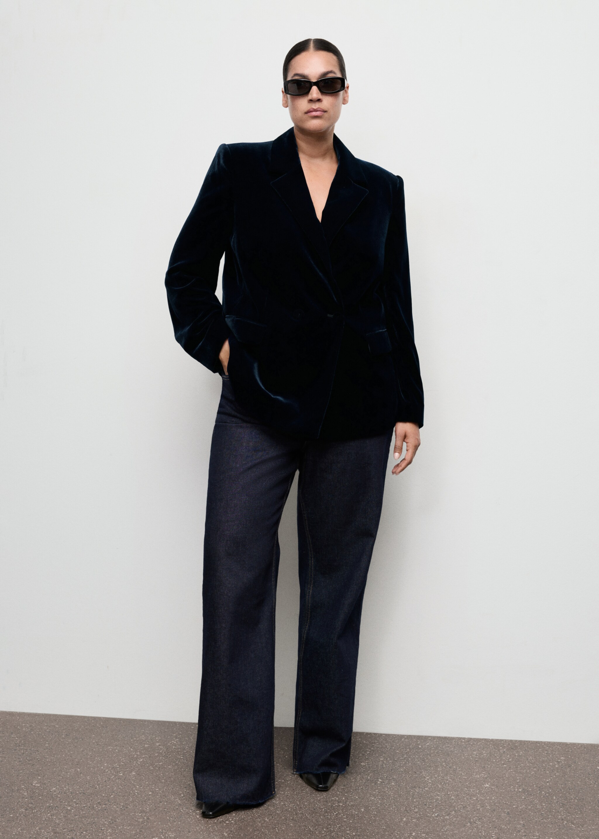 Double-breasted velvet jacket - Details of the article 3, Navy. Ref: 17068287-00.