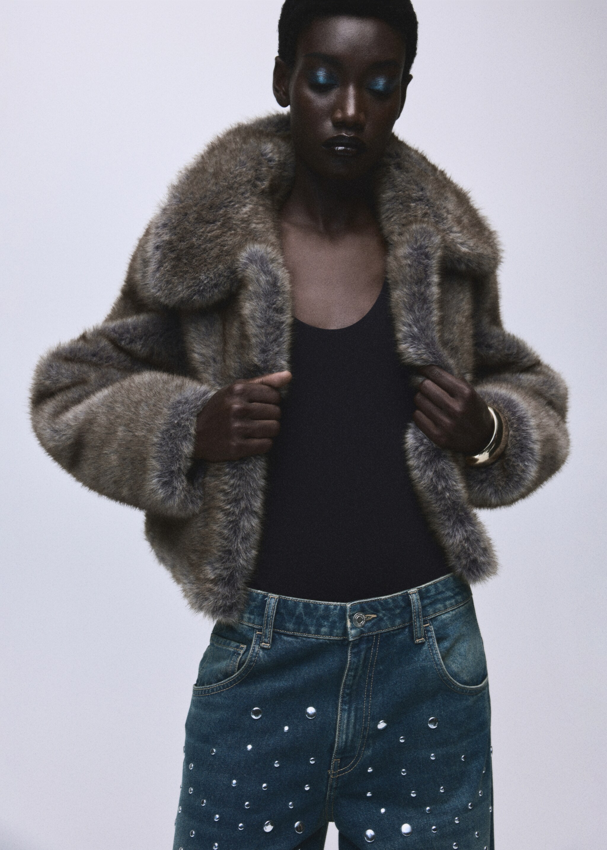 Straight-fit jeans with studs - Details of the article 1, Dark Blue. Ref: 17068290-00.