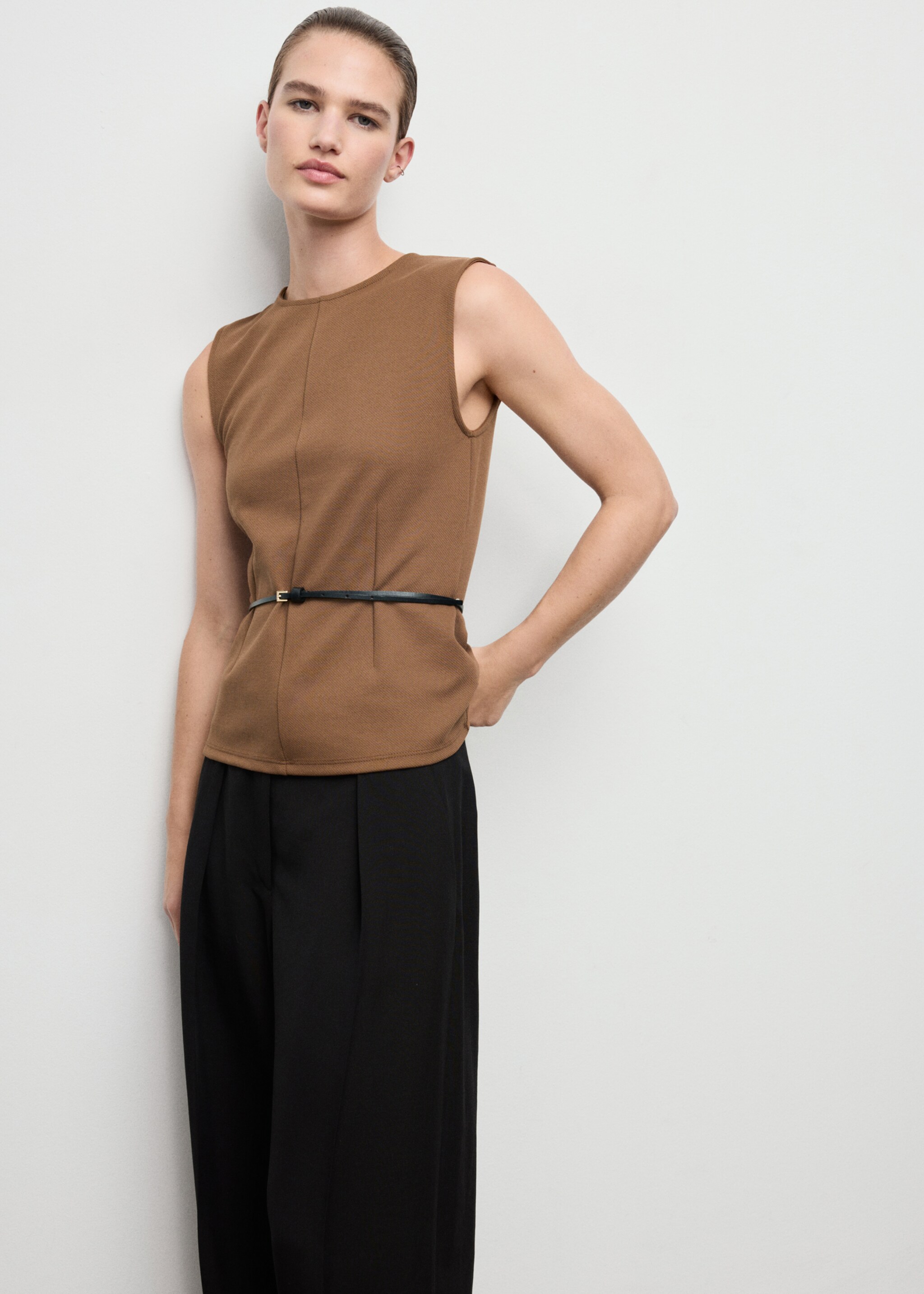 Fitted top with wide straps - Medium plane, Medium Brown. Ref: 17068291-00.