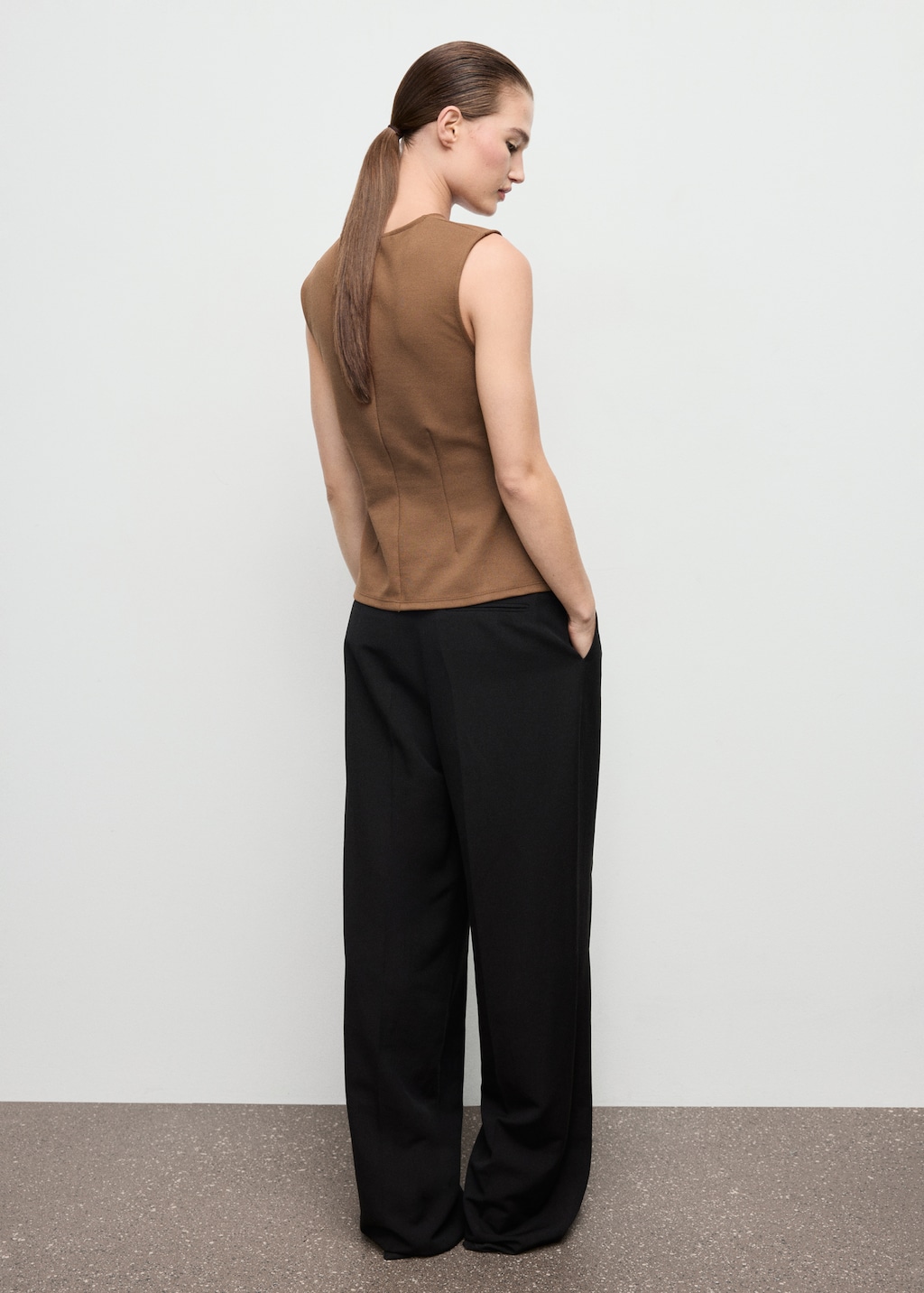 Fitted top with wide straps