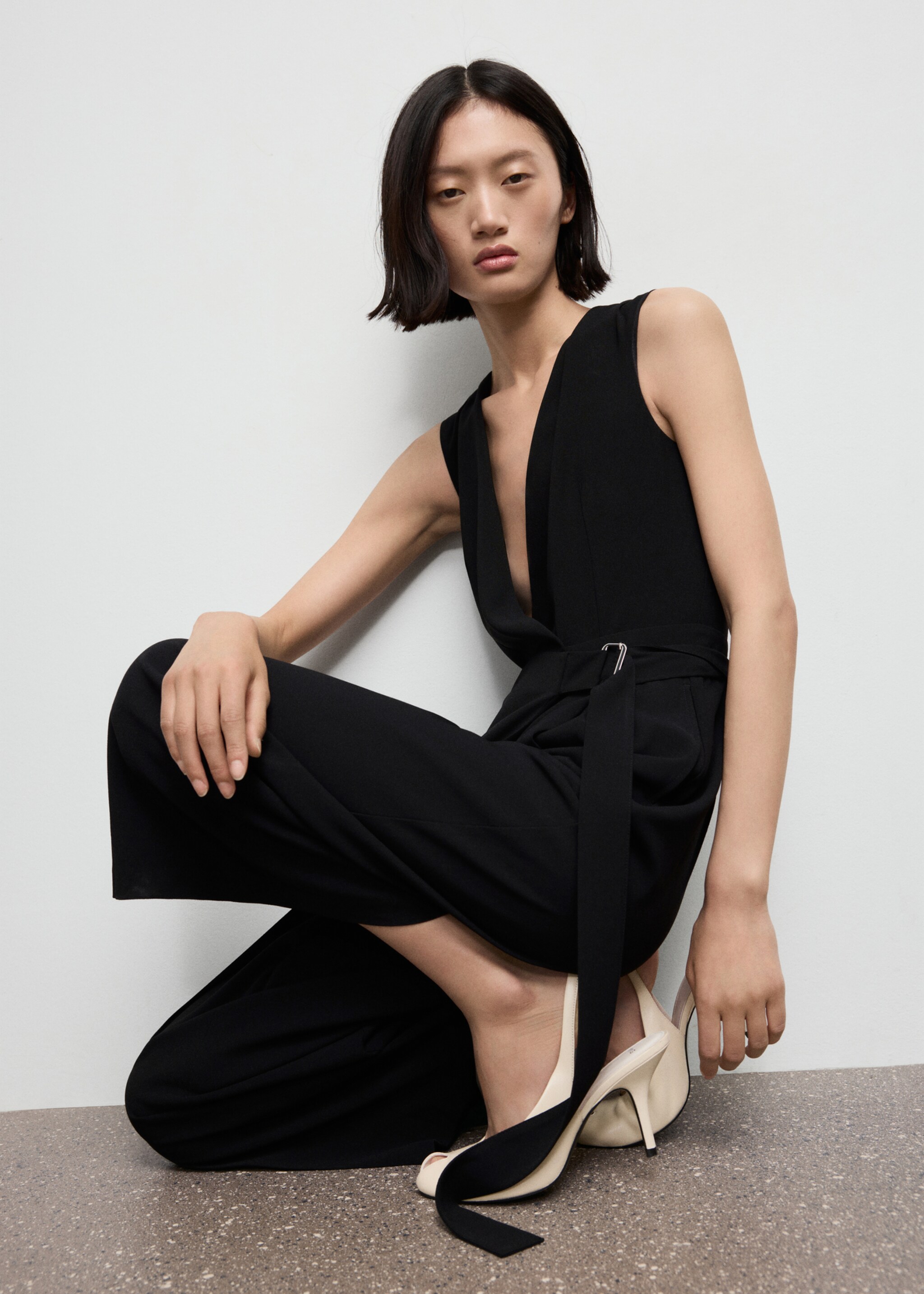 Belt wrap jumpsuit - Details of the article 2, Black. Ref: 17068292-00.