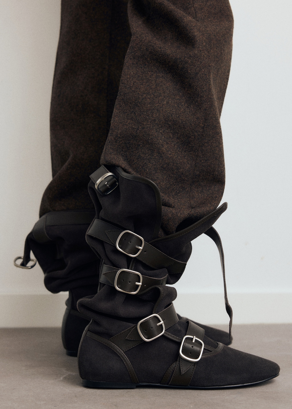 Suede boots with buckle