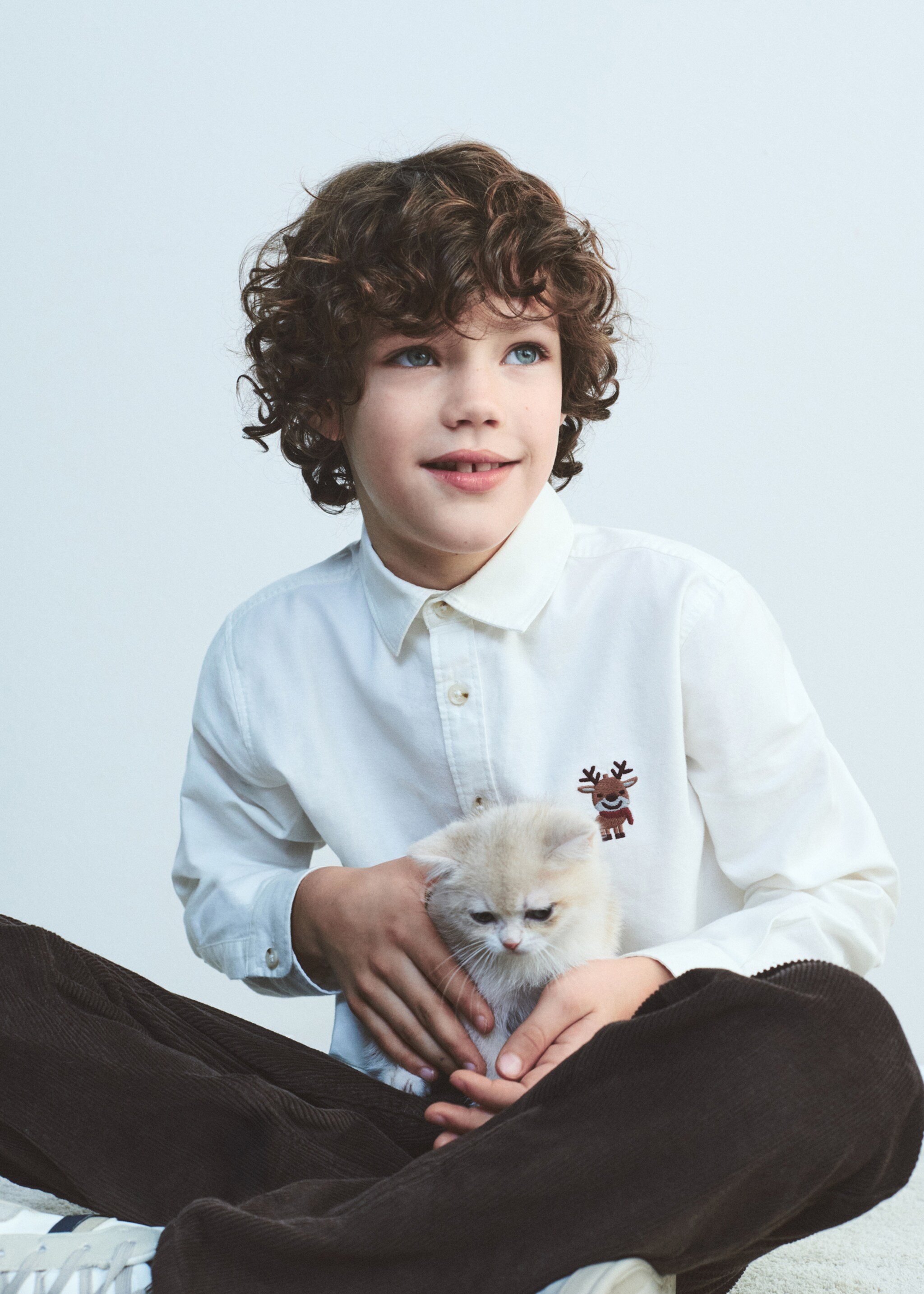 Shirt with reindeer embroidery - Details of the article 7, Off White. Ref: 17068635-00.