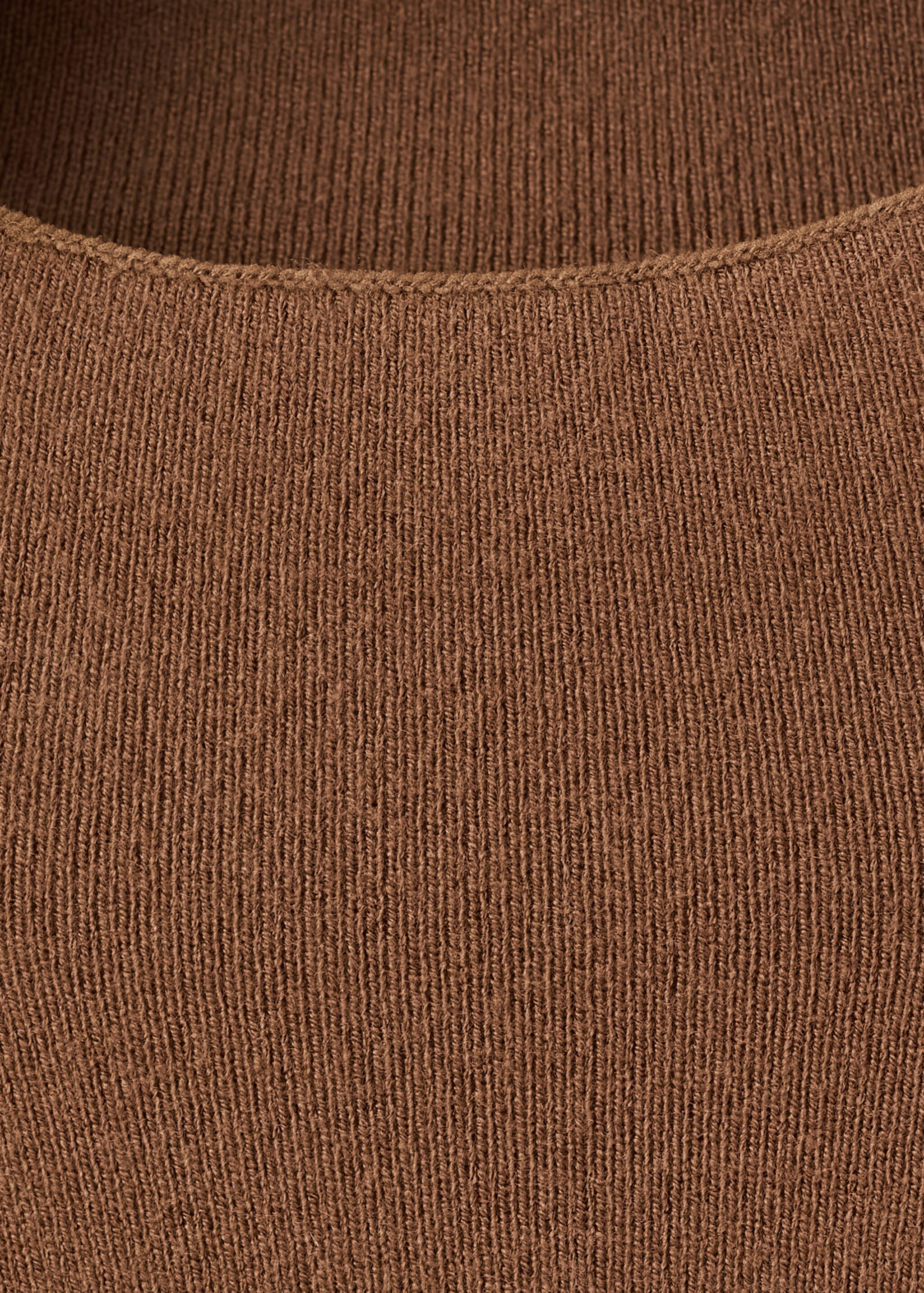 High collar sweater - Details of the article 8, Caramel. Ref: 17068639-00.