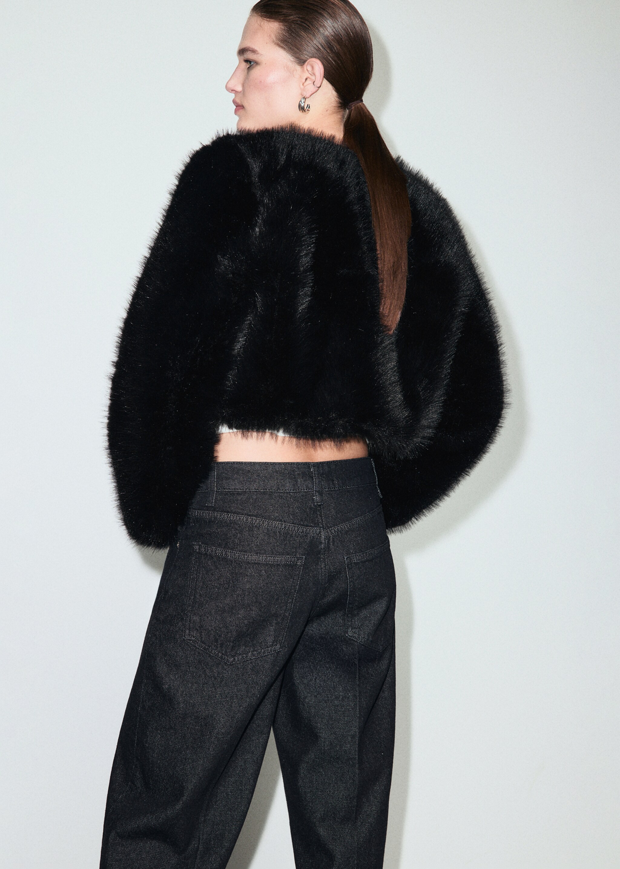 Chaqueta crop efecto pelo - Reverso del artículo, Negro. Ref: 17069093-00.