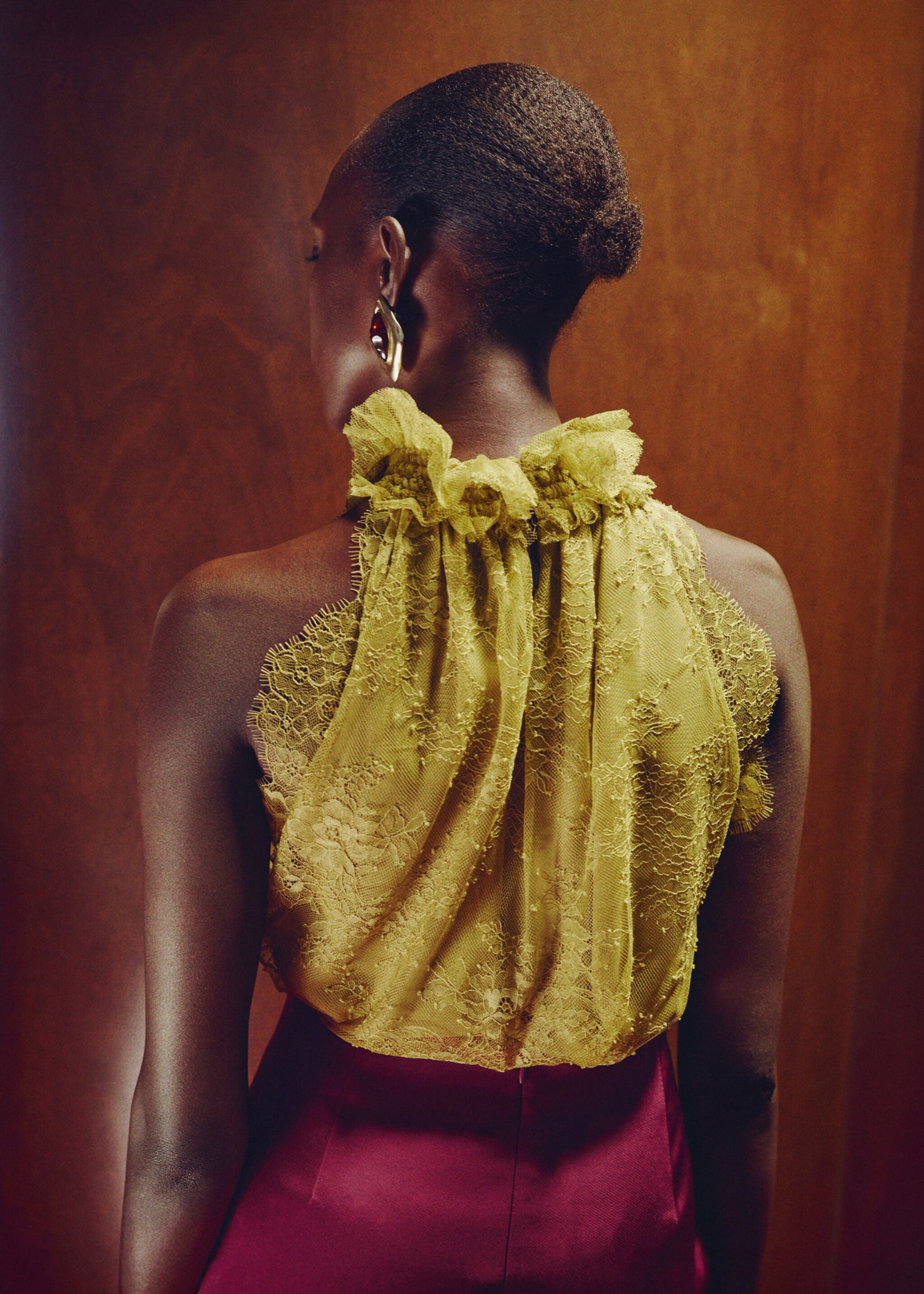 Lace top with ruff collar - Reverse of the article, Olive Green. Ref: 17069104-00.