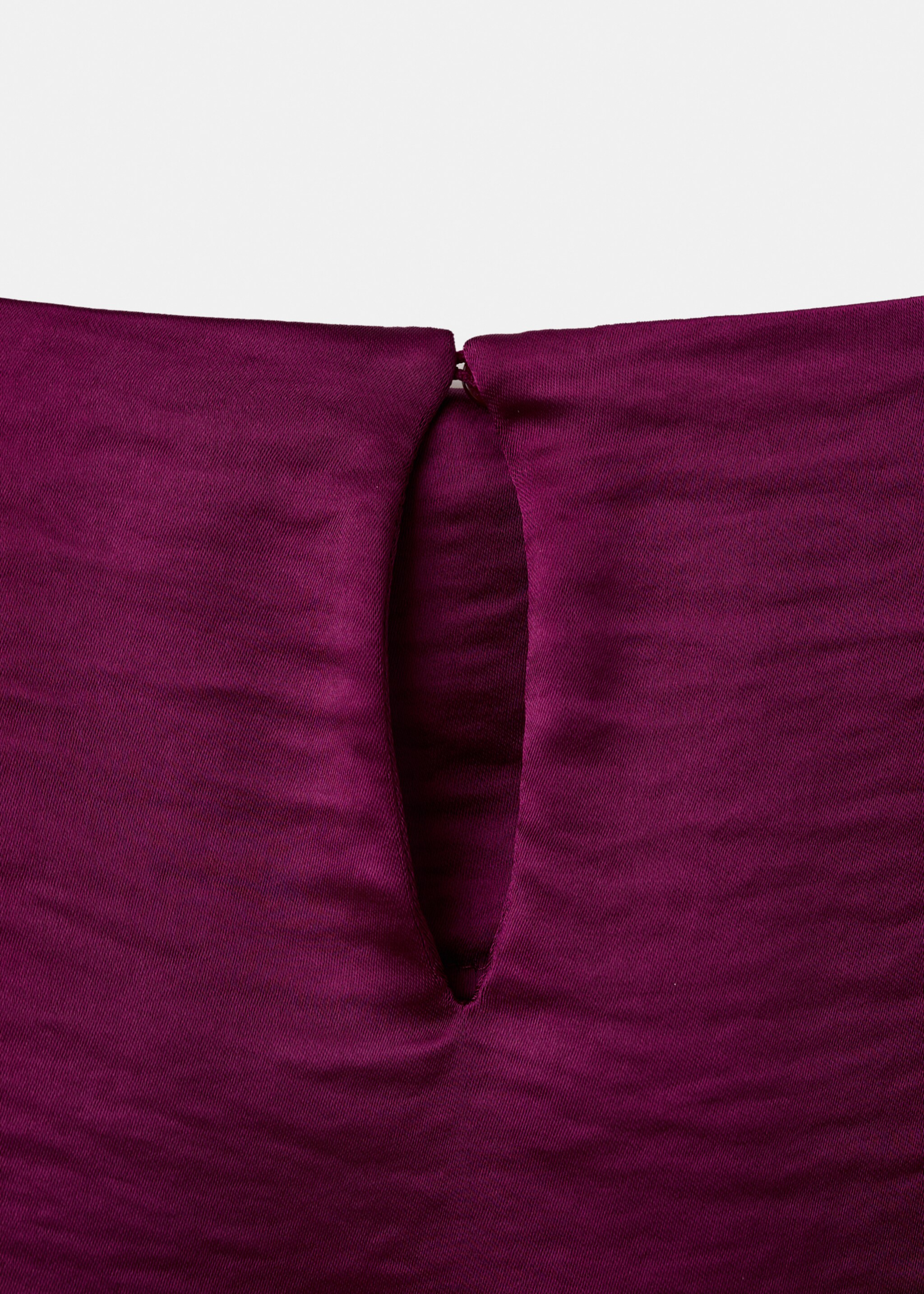 Satin dress with creased effect - Details of the article 8, Strawberry. Ref: 17069106-00.
