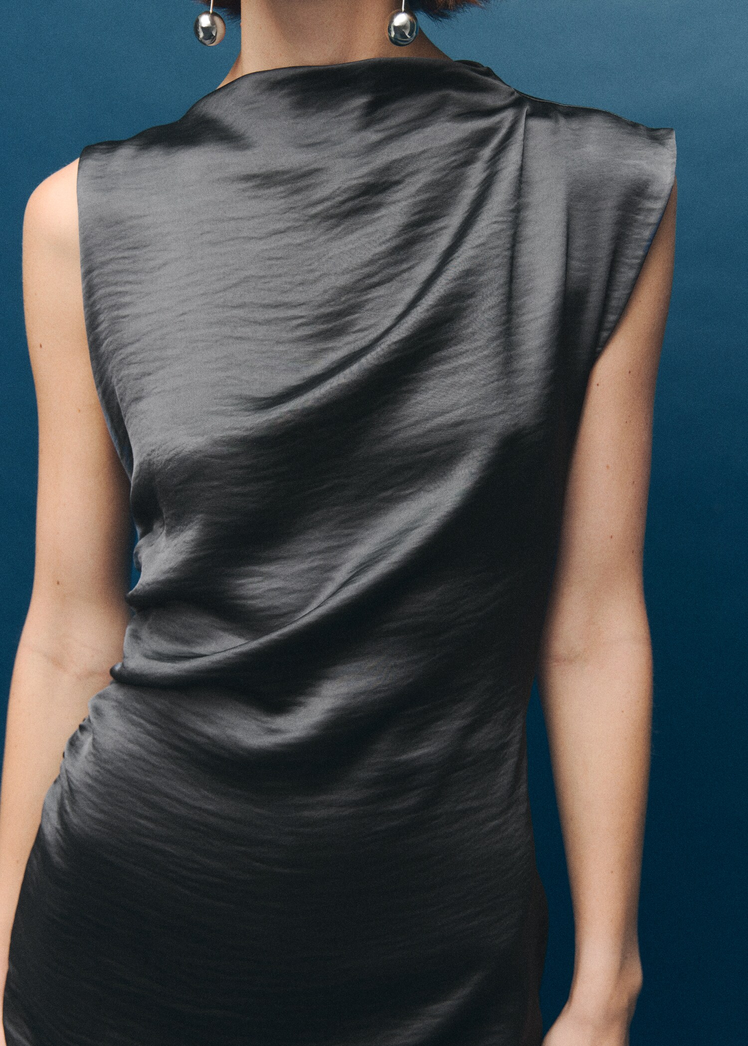 Satin dress with creased effect - Details of the article 6