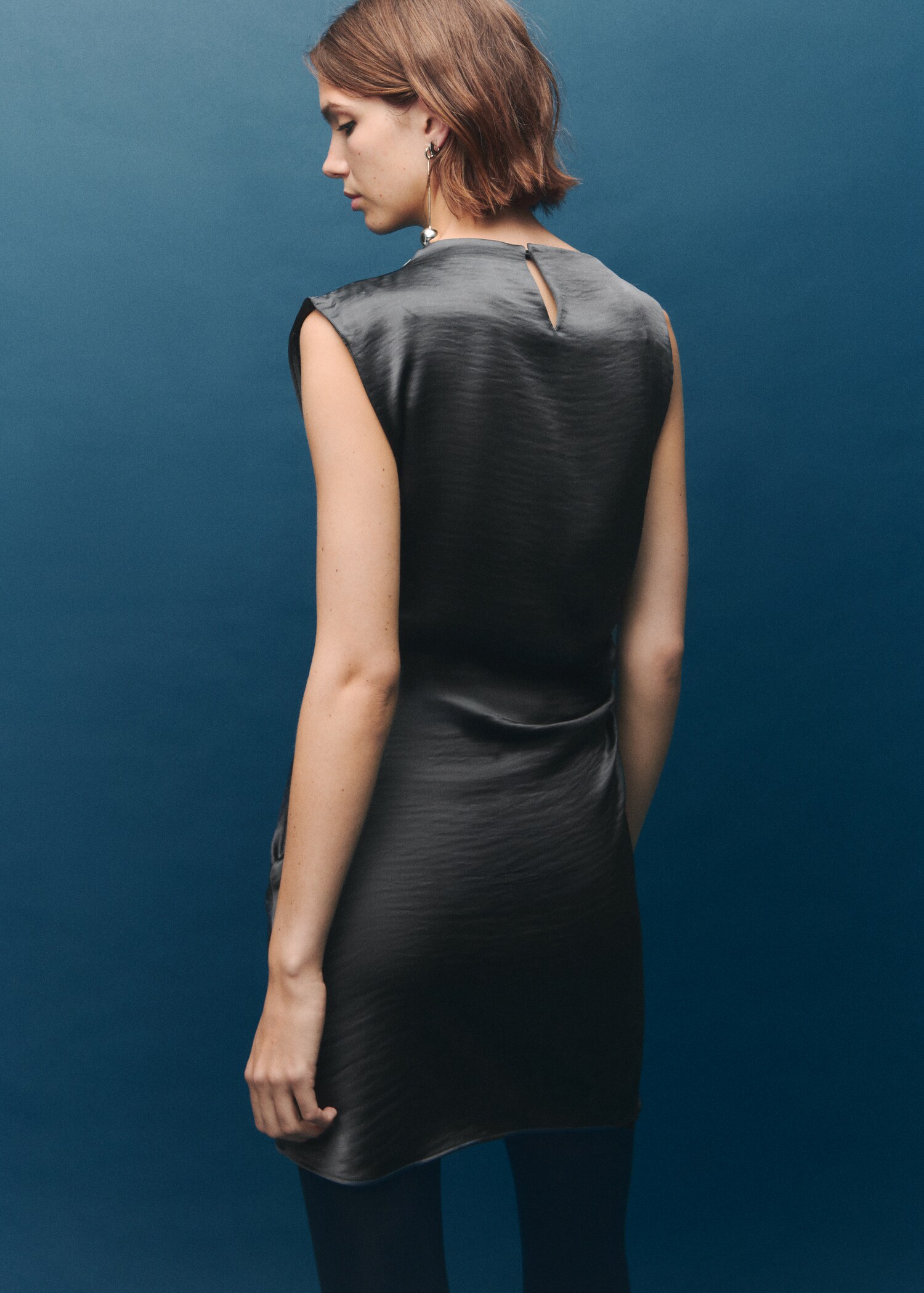 Satin dress with creased effect - Reverse of the article
