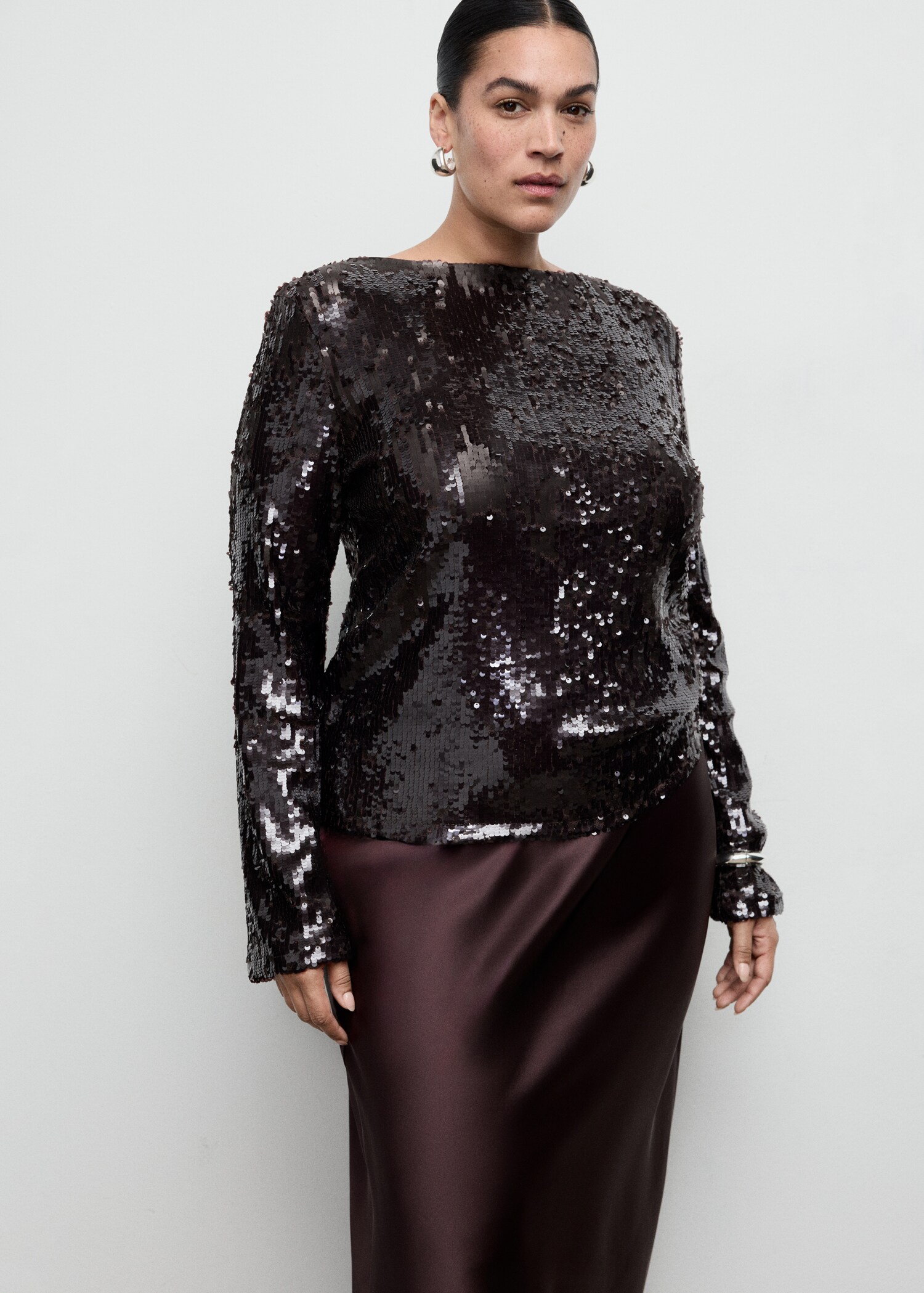 Bell-sleeved top with sequins - Details of the article 5