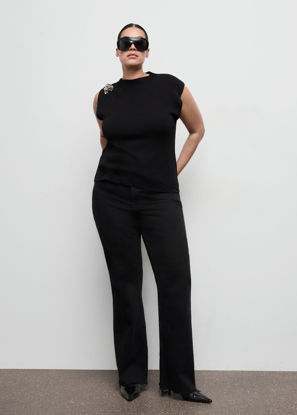 Knitted top with metallic flower - Women | MANGO USA