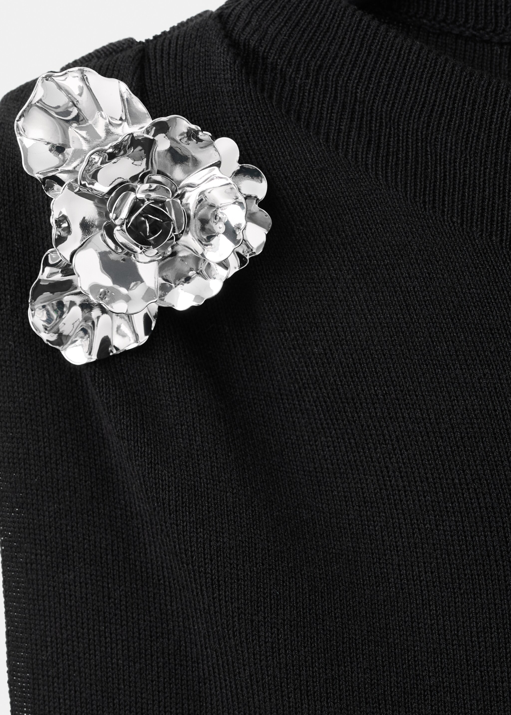 Knitted top with metallic flower - Details of the article 8, Black. Ref: 17069114-00.