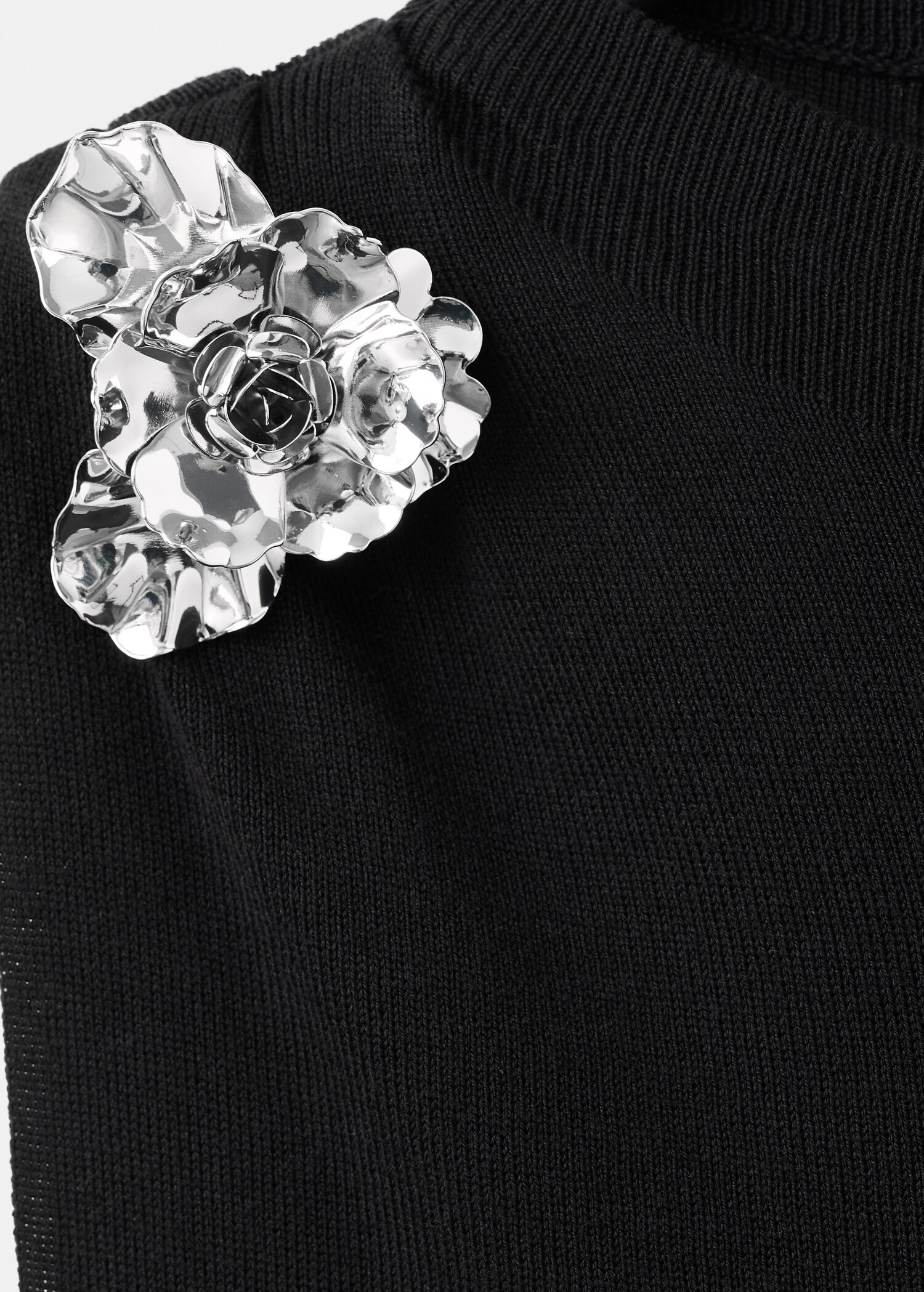 Knitted top with metallic flower - Details of the article 8