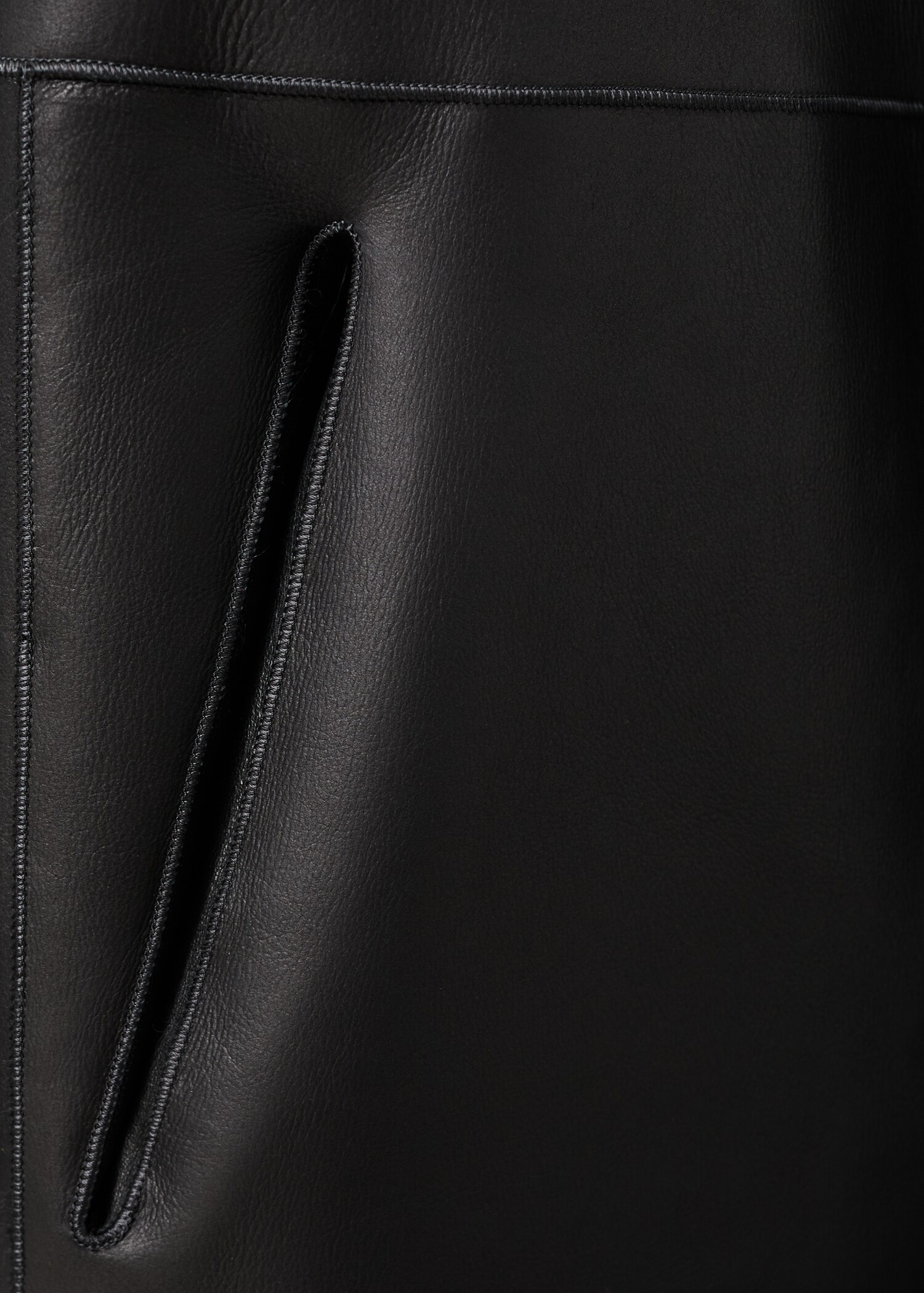 Manteau cuir imitation fourrure réversible - Détail de l'article 0