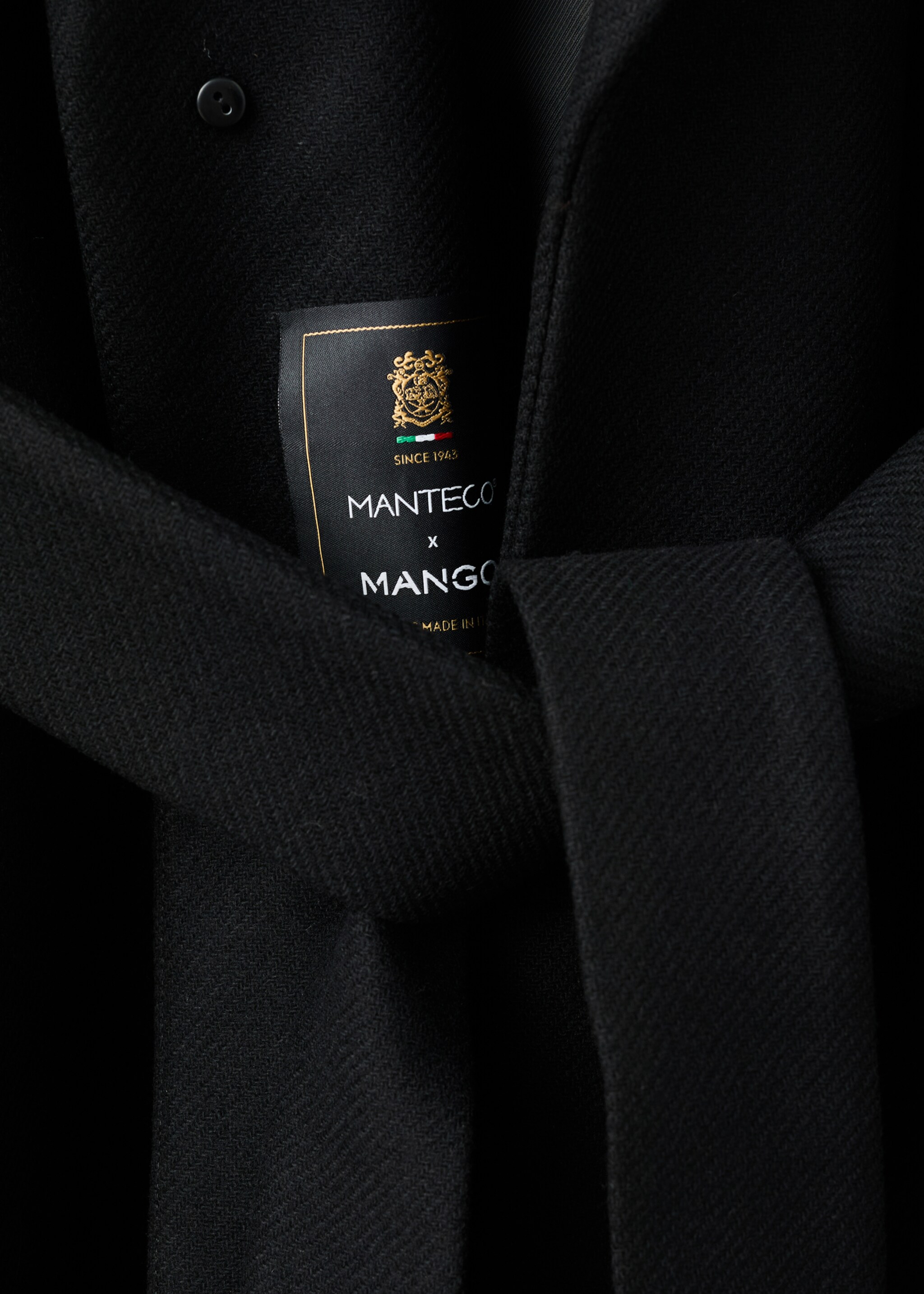 Manteco wool coat with fur collar - Details of the article 0, Black. Ref: 17069118-00.