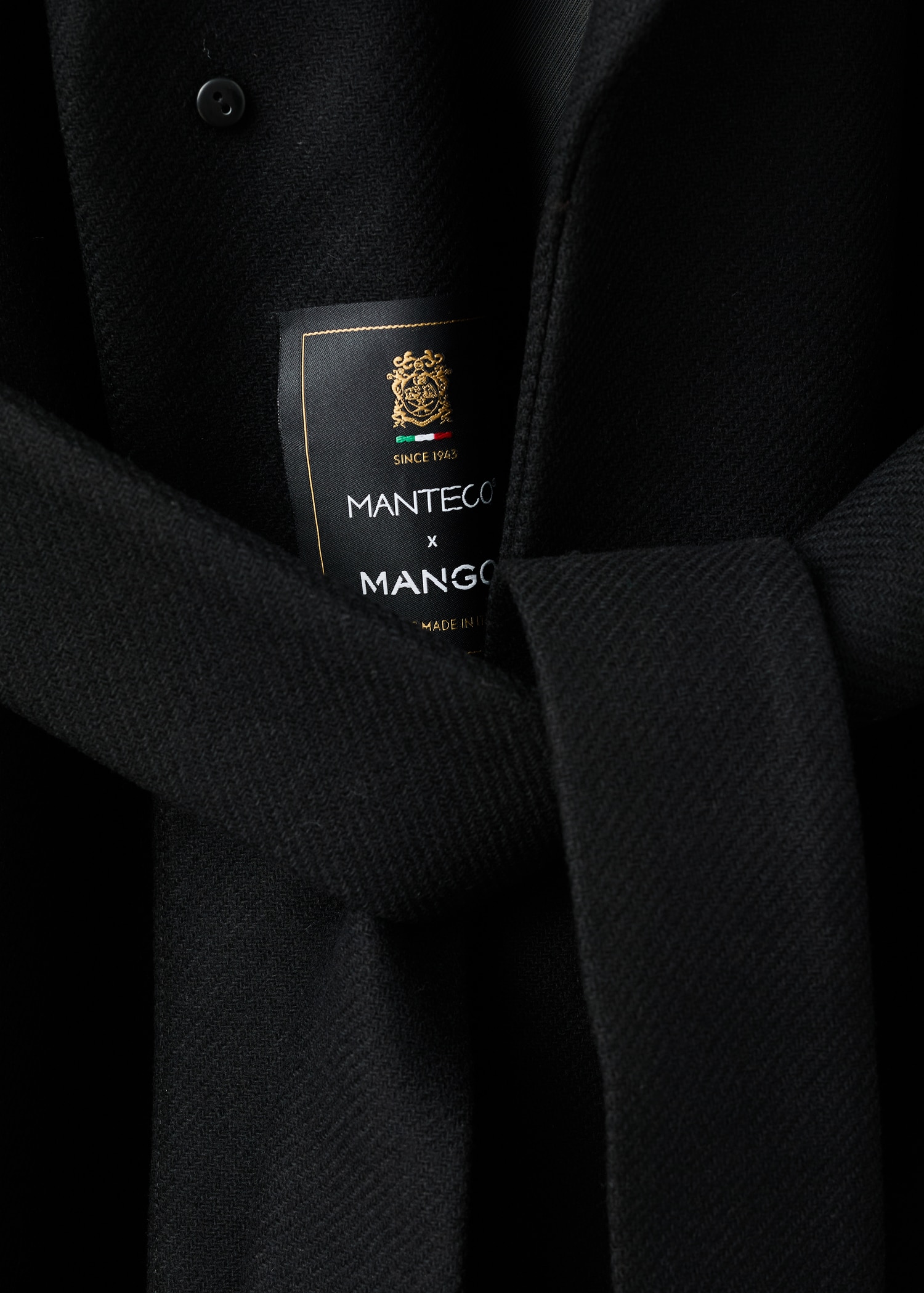 Manteco wool coat with fur collar - Details of the article 0