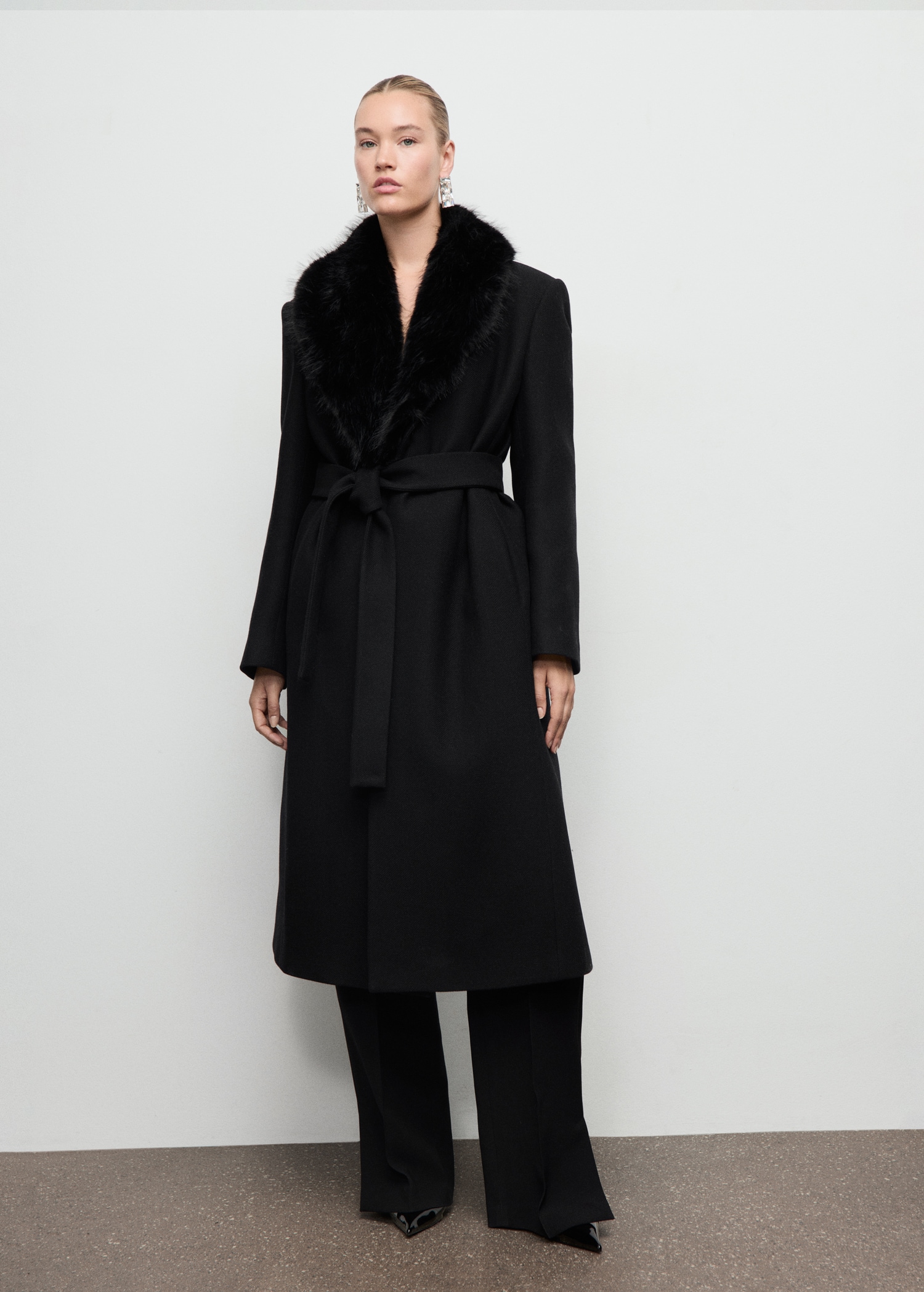 Manteco wool coat with fur collar - Details of the article 3