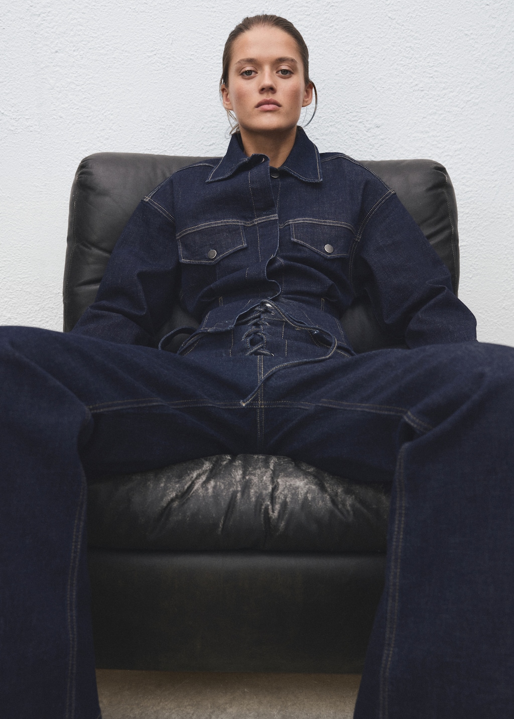 Fitted denim jacket with pockets