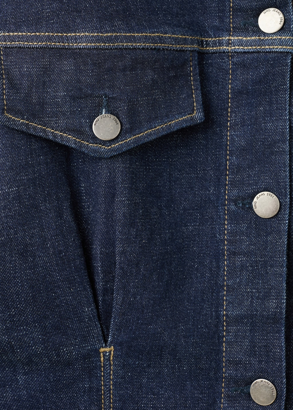 Fitted denim jacket with pockets