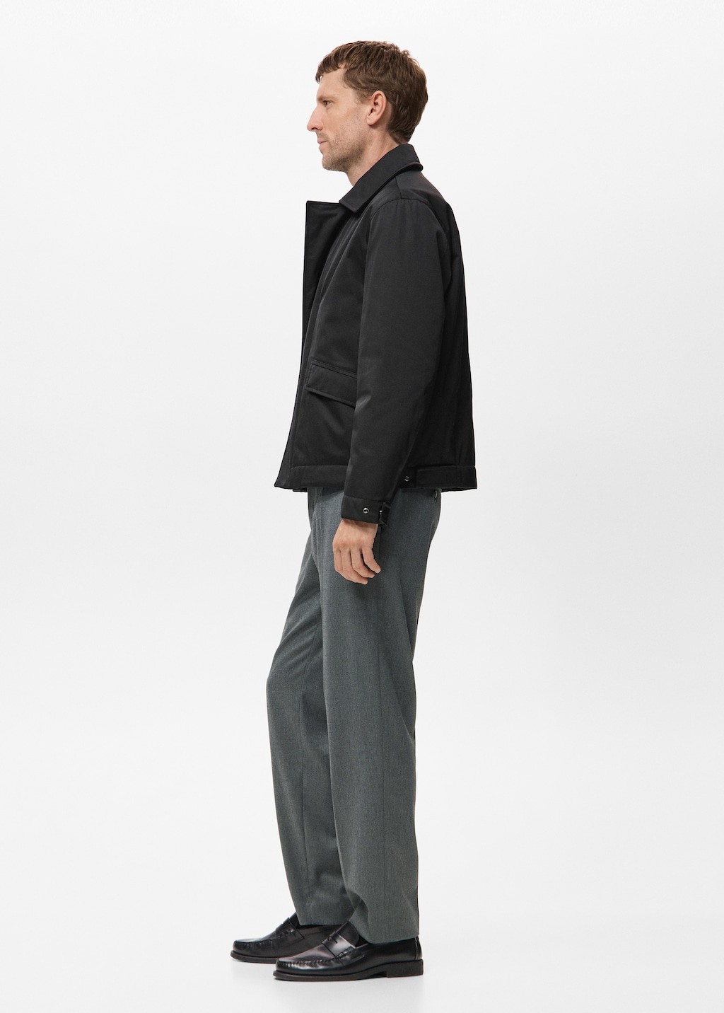 Water-repellent jacket with pockets