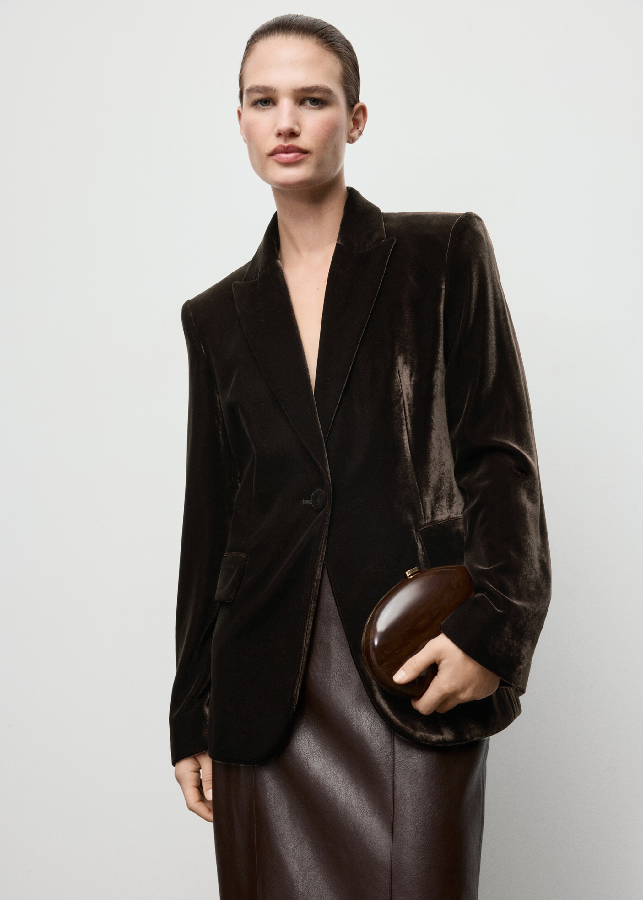 Structured velvet blazer - Details of the article 2, Chocolate. Ref: 17069406-00.