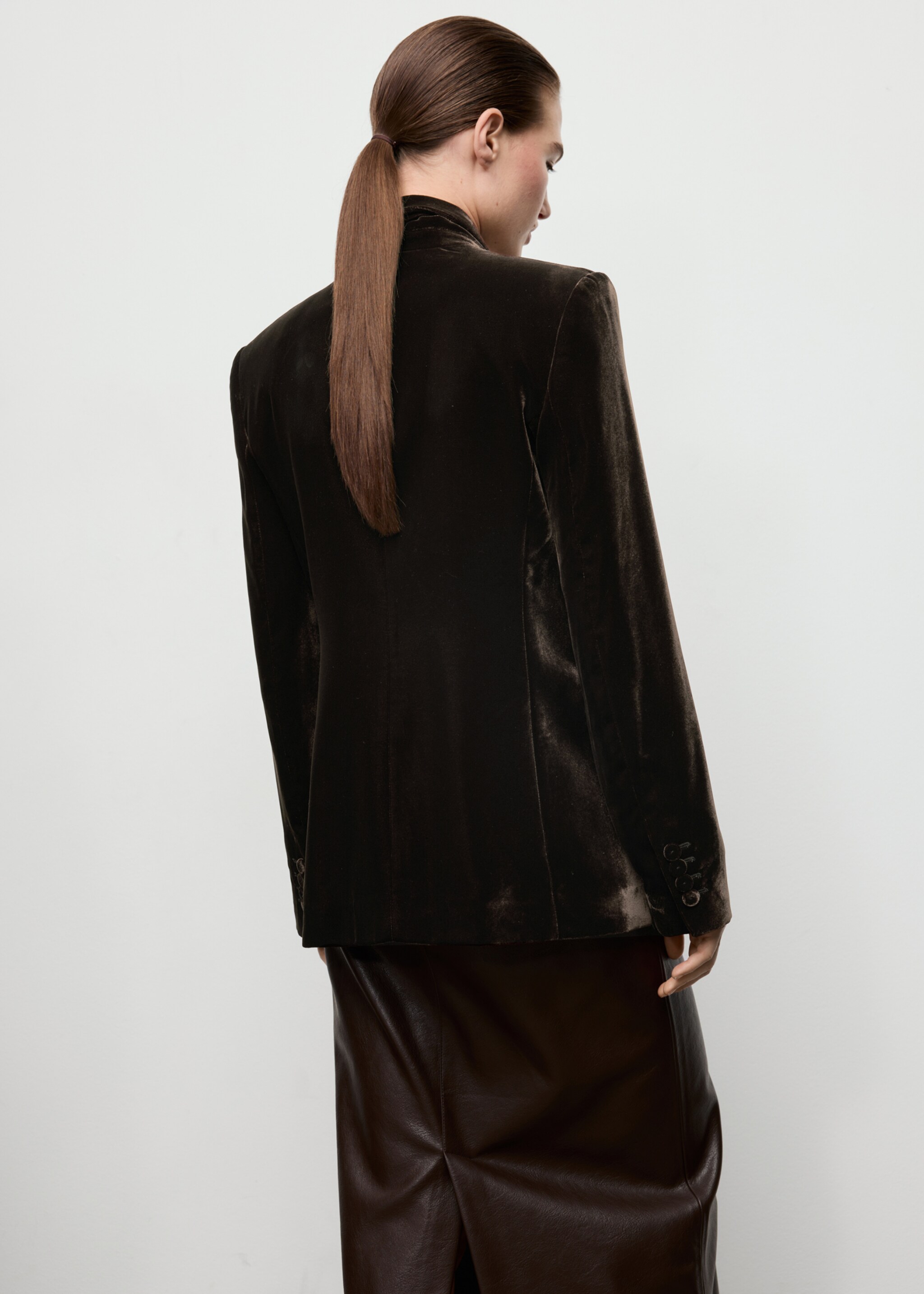 Structured velvet blazer - Reverse of the article, Chocolate. Ref: 17069406-00.
