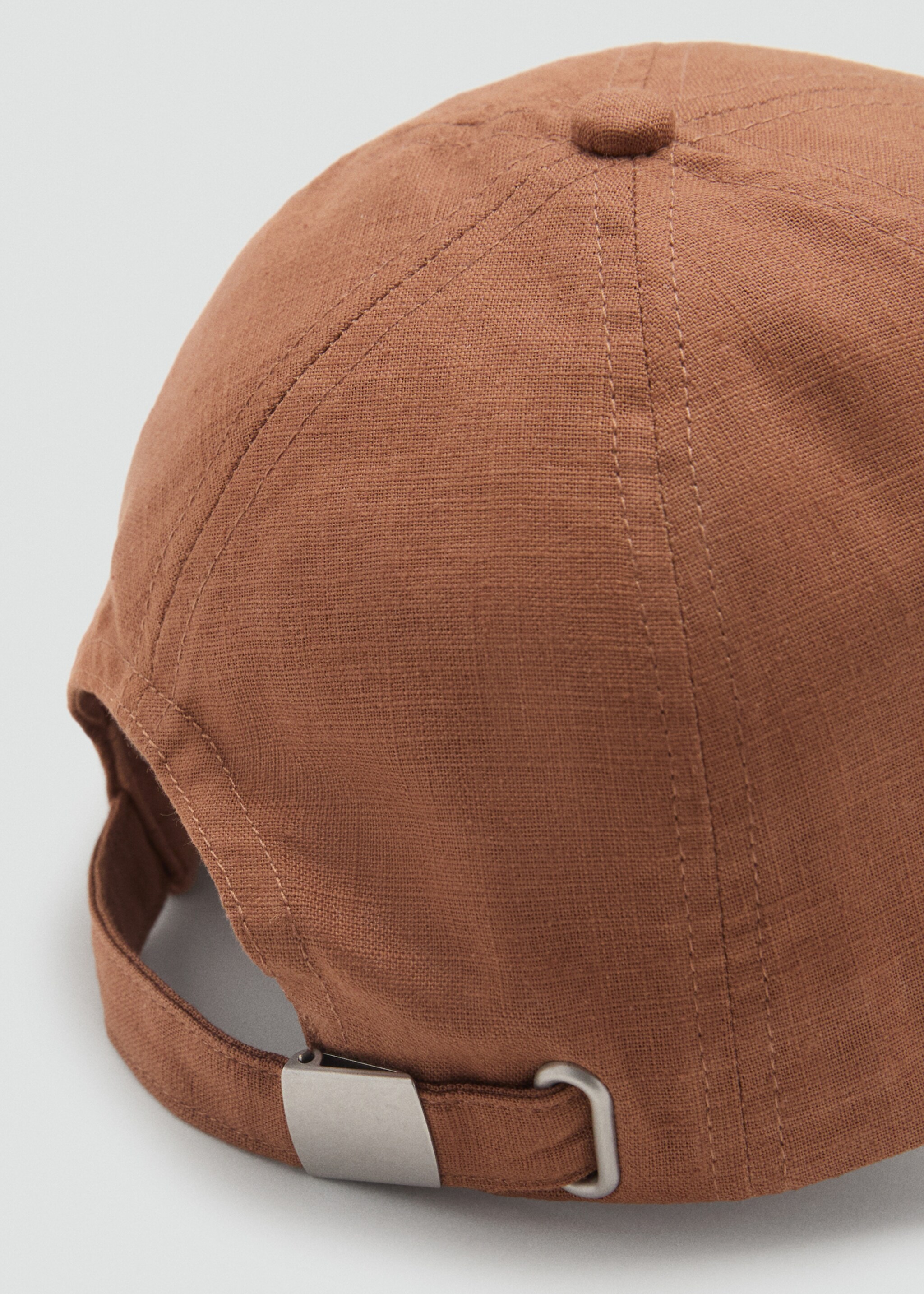 Topi campuran linen dengan pesan bordiran - Rincian barang 1