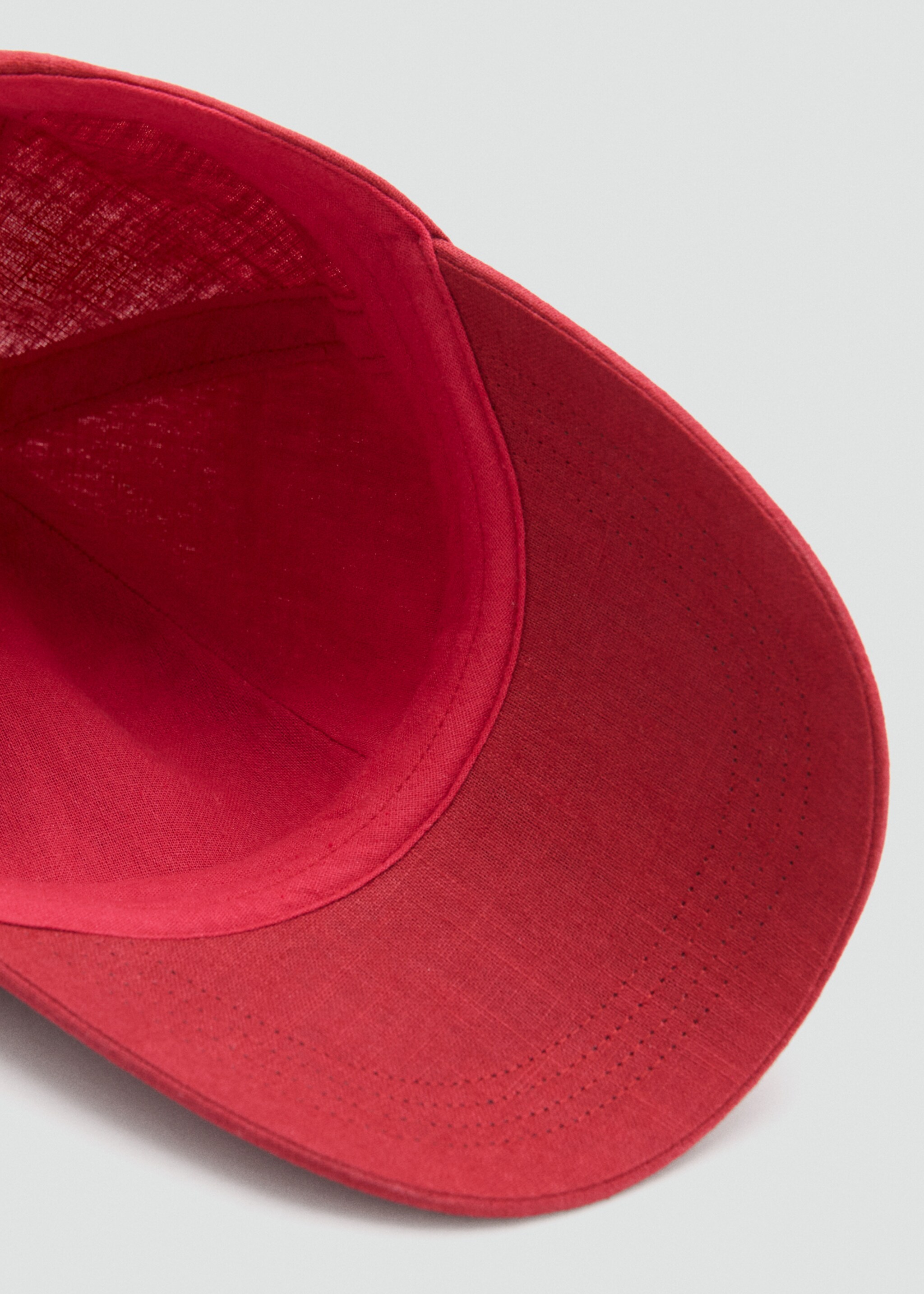 Topi campuran linen dengan pesan bordiran - Rincian barang 2