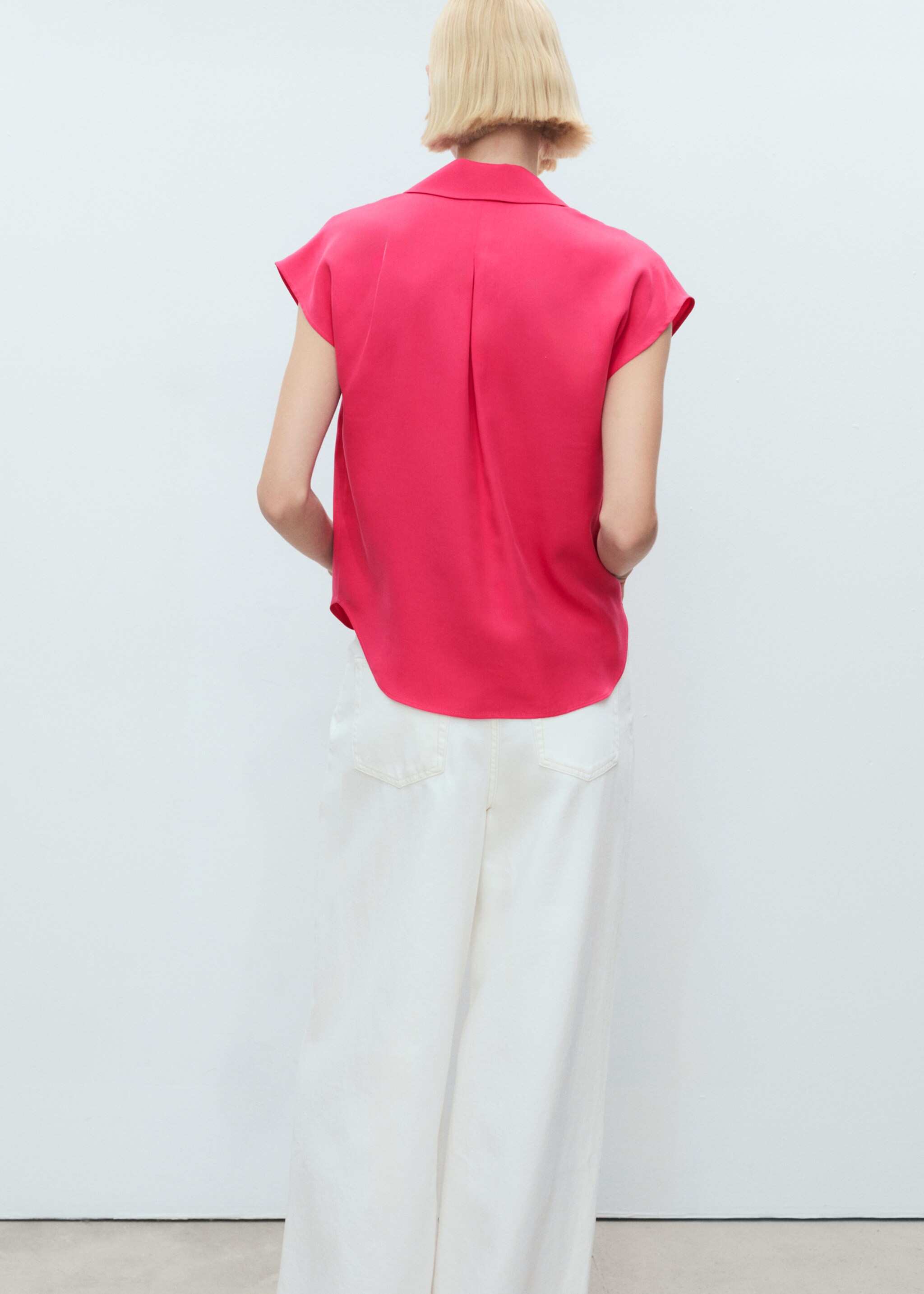 Lyocell sleeveless shirt - Reverse of the article