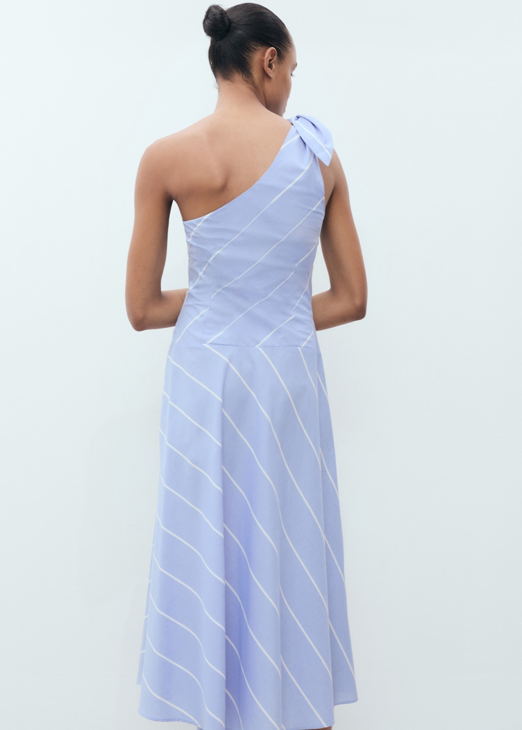 Asymmetrical striped dress with knot - image 3