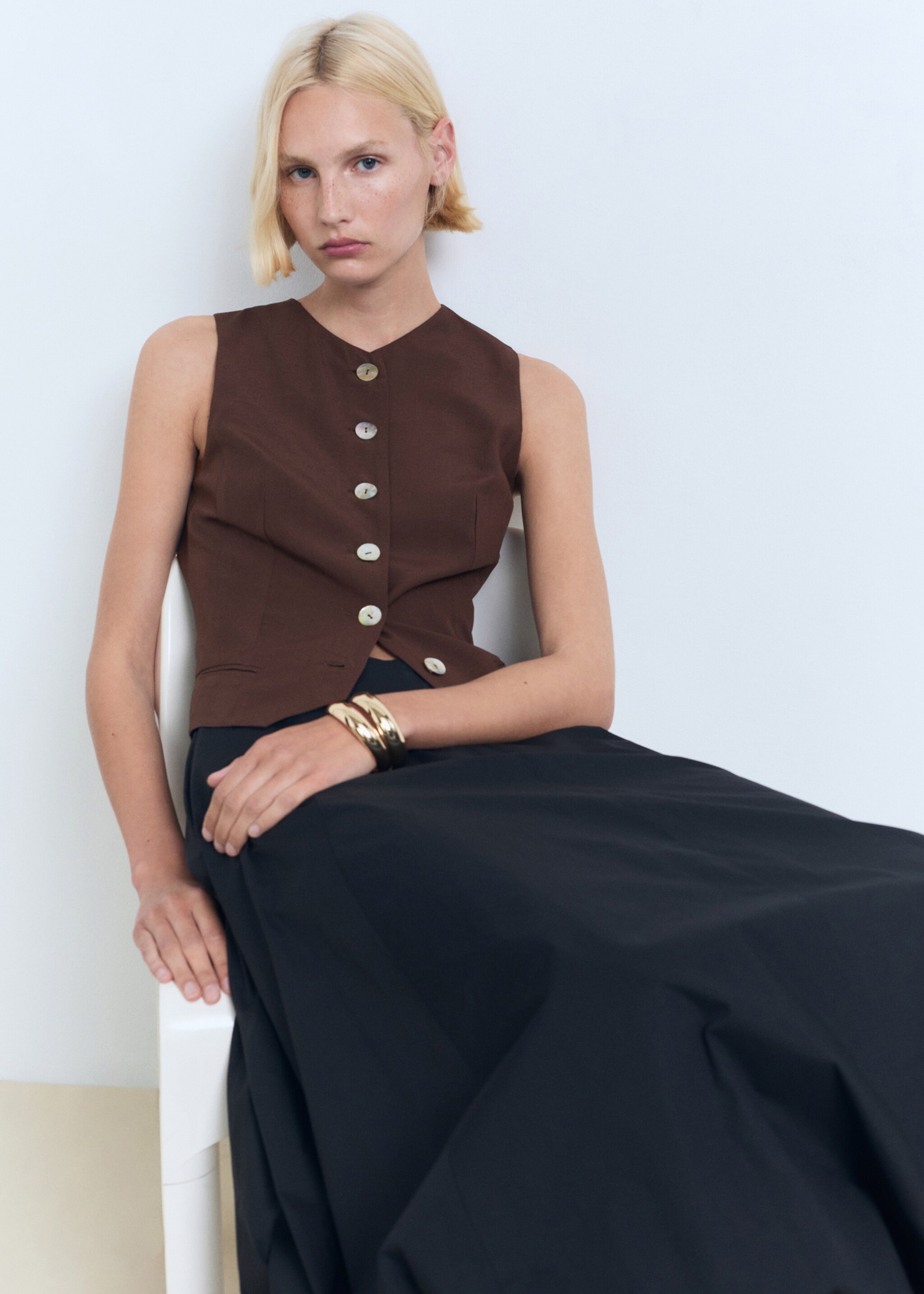 Suit waistcoat with buttons - Details of the article 2