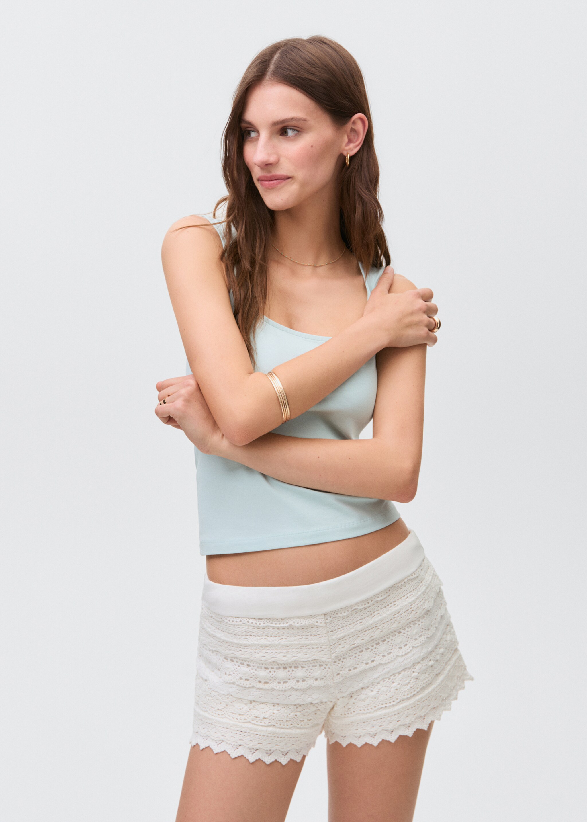 Crochet shorts with ruffles - Medium plane
