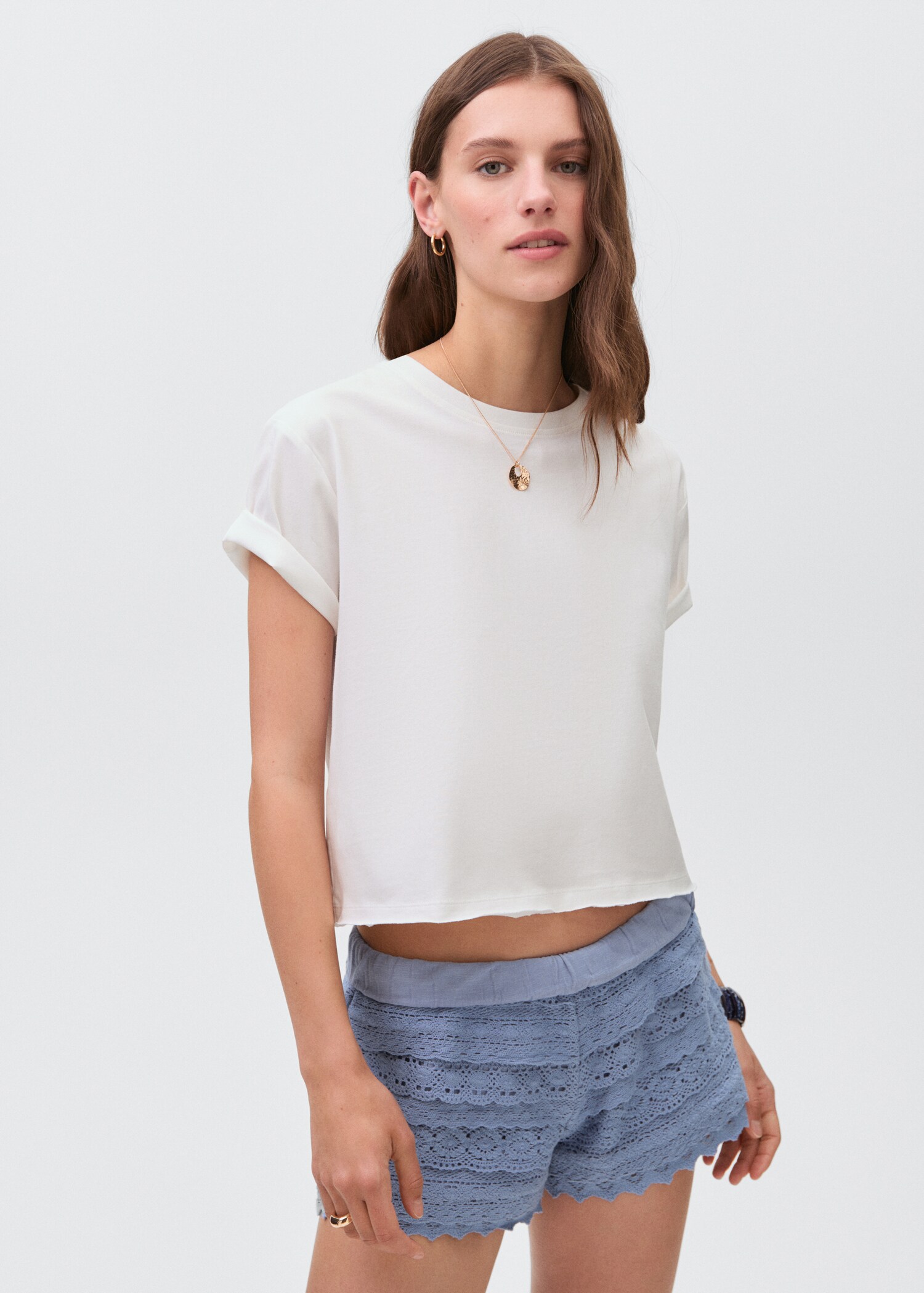 Crochet shorts with ruffles - Medium plane
