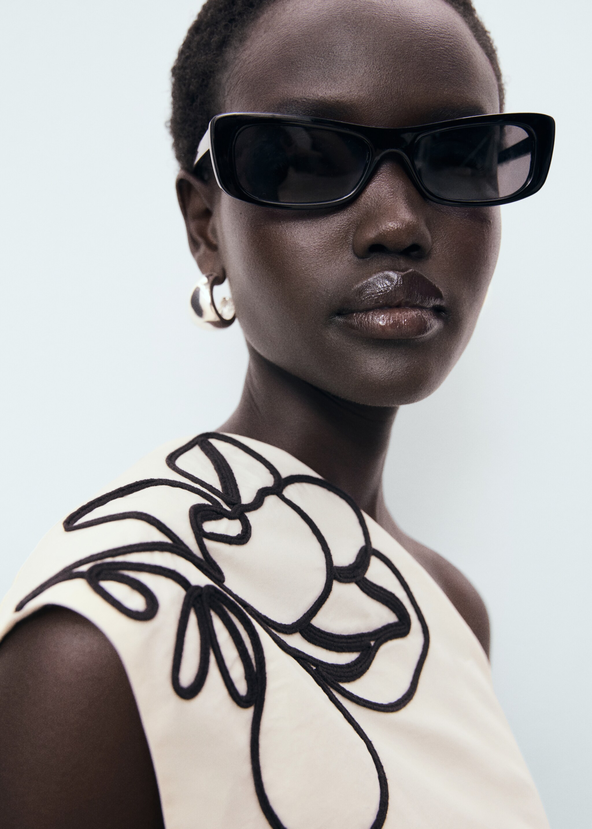 Asymmetrical flower-embroidered top - Details of the article 1