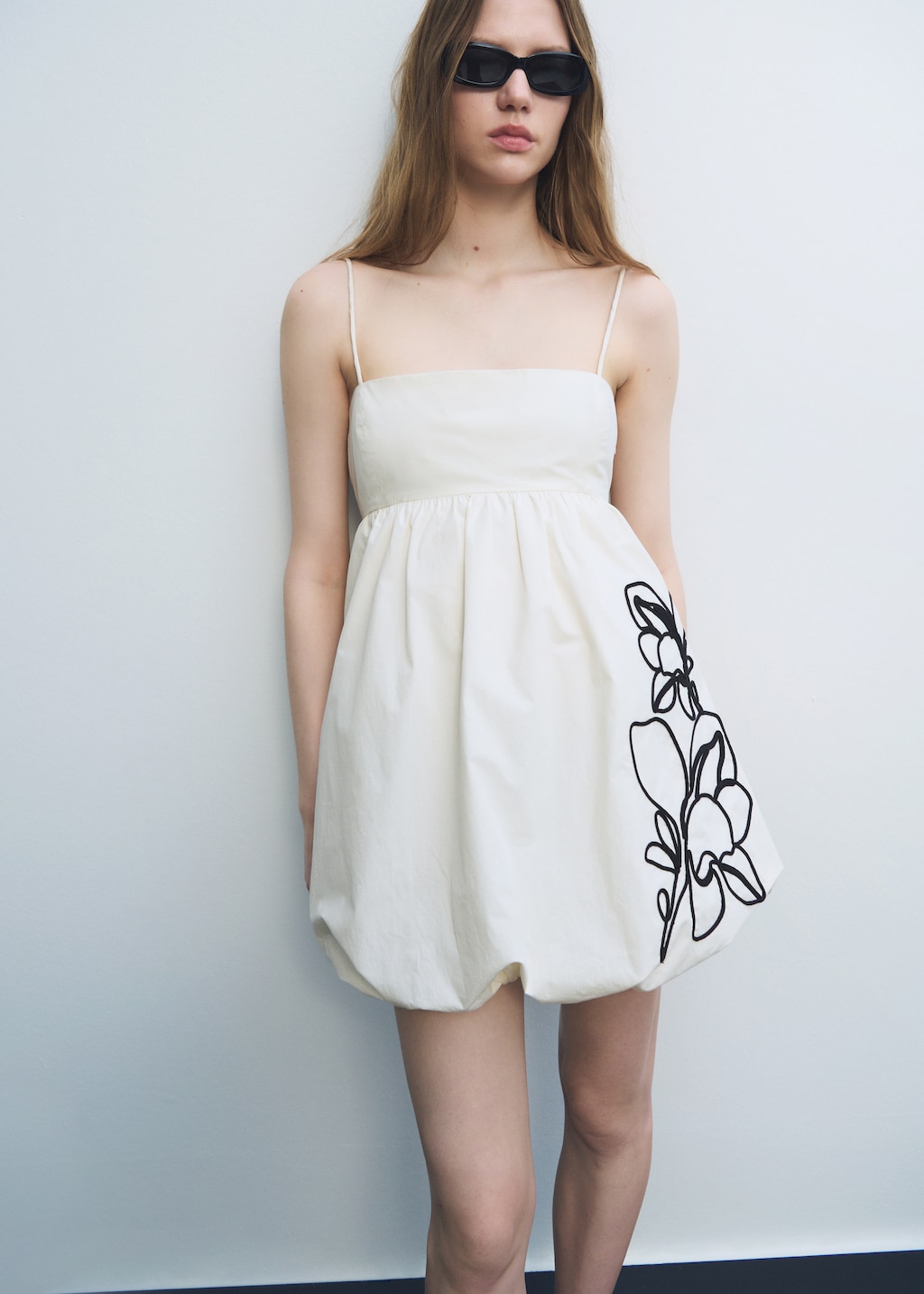 Balloon dress with embroidered flowers
