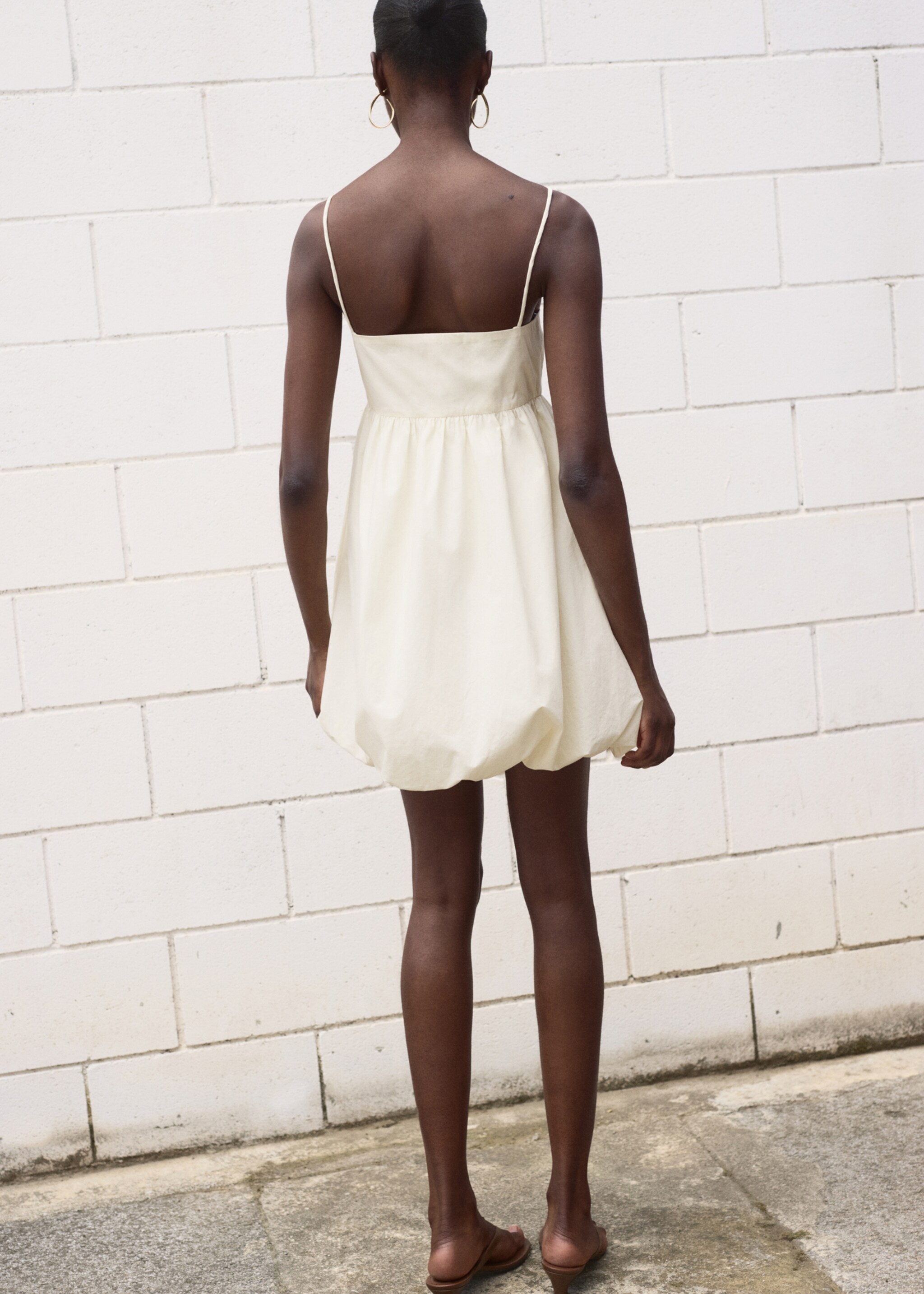 Balloon-effect embroidered dress - Reverse of the article