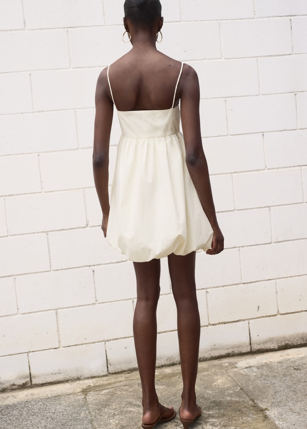 Balloon dress with embroidered flowers