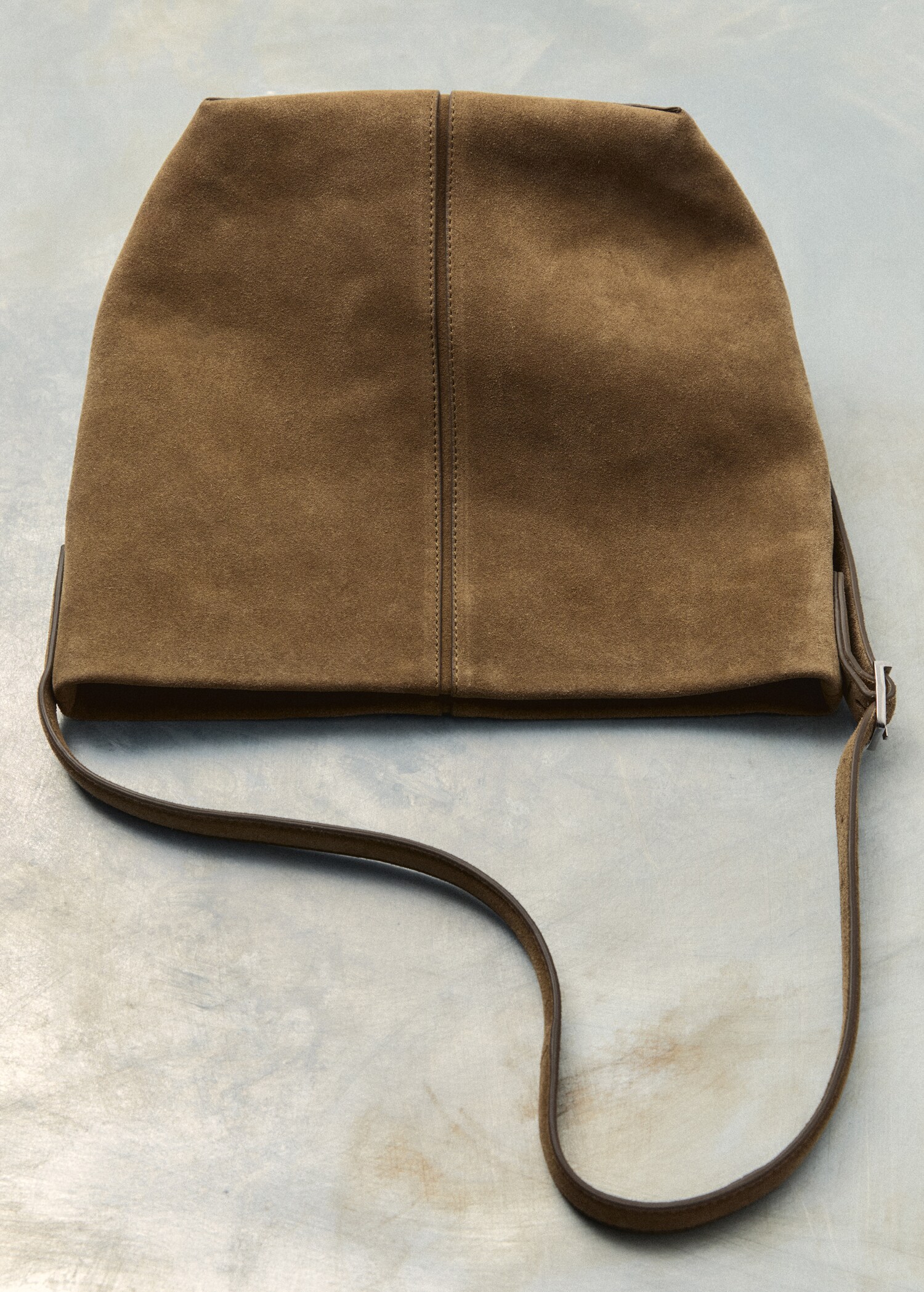 Leather bucket bag - Details of the article 5