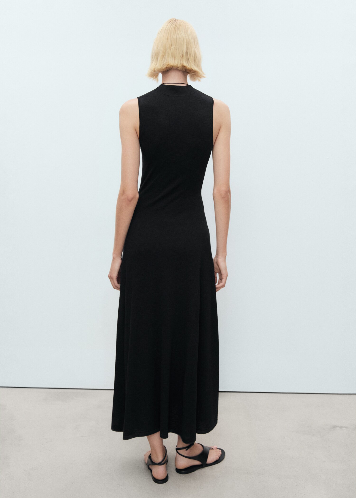 Fine-knit flared dress - Reverse of the article