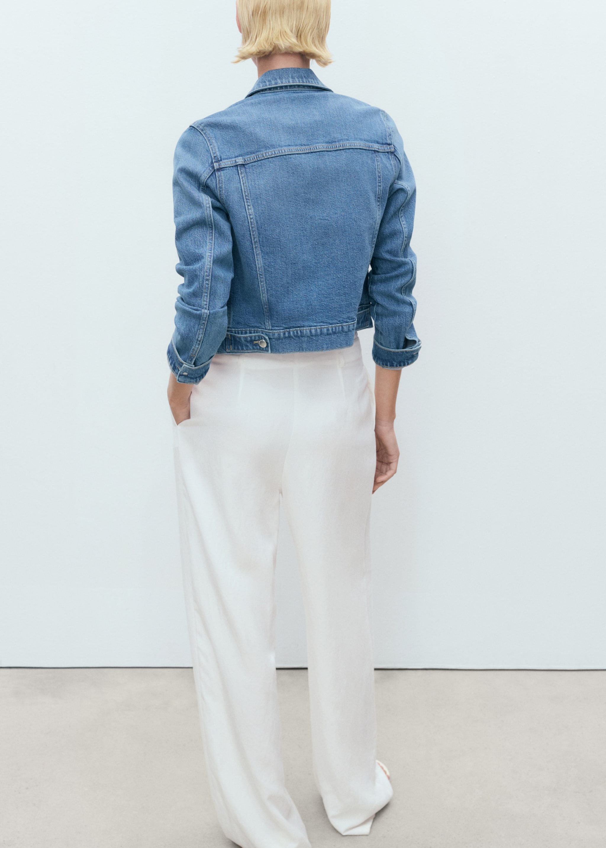 Pockets denim jacket - Reverse of the article