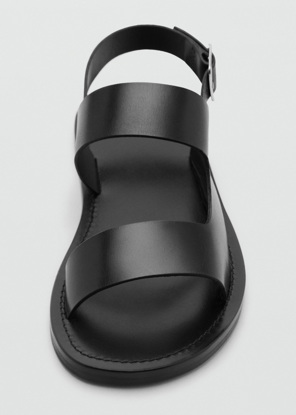 Leather sandals with straps