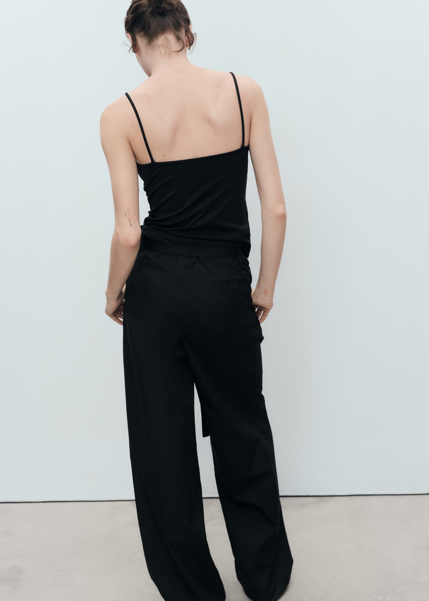 Spaghetti strap top - Reverse of the article