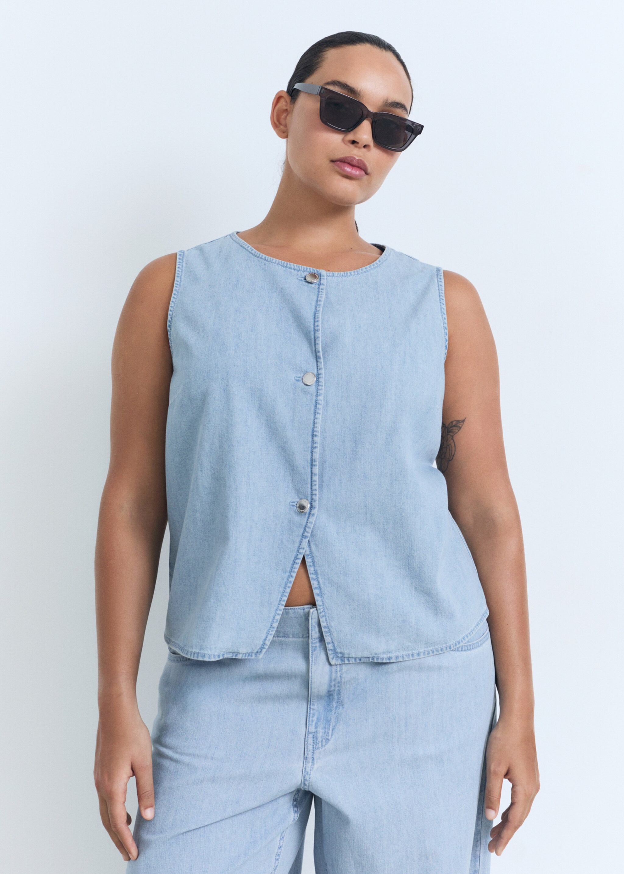 Buttoned denim gilet - Details of the article 5